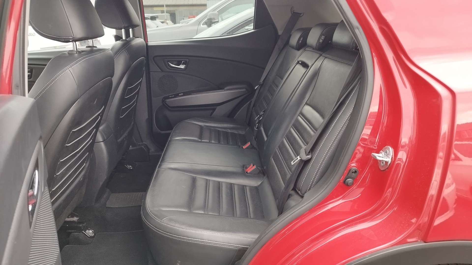 KGM-SsangYong XLV 1.6 eXDi Sapphire 4WD Automatic-image-8