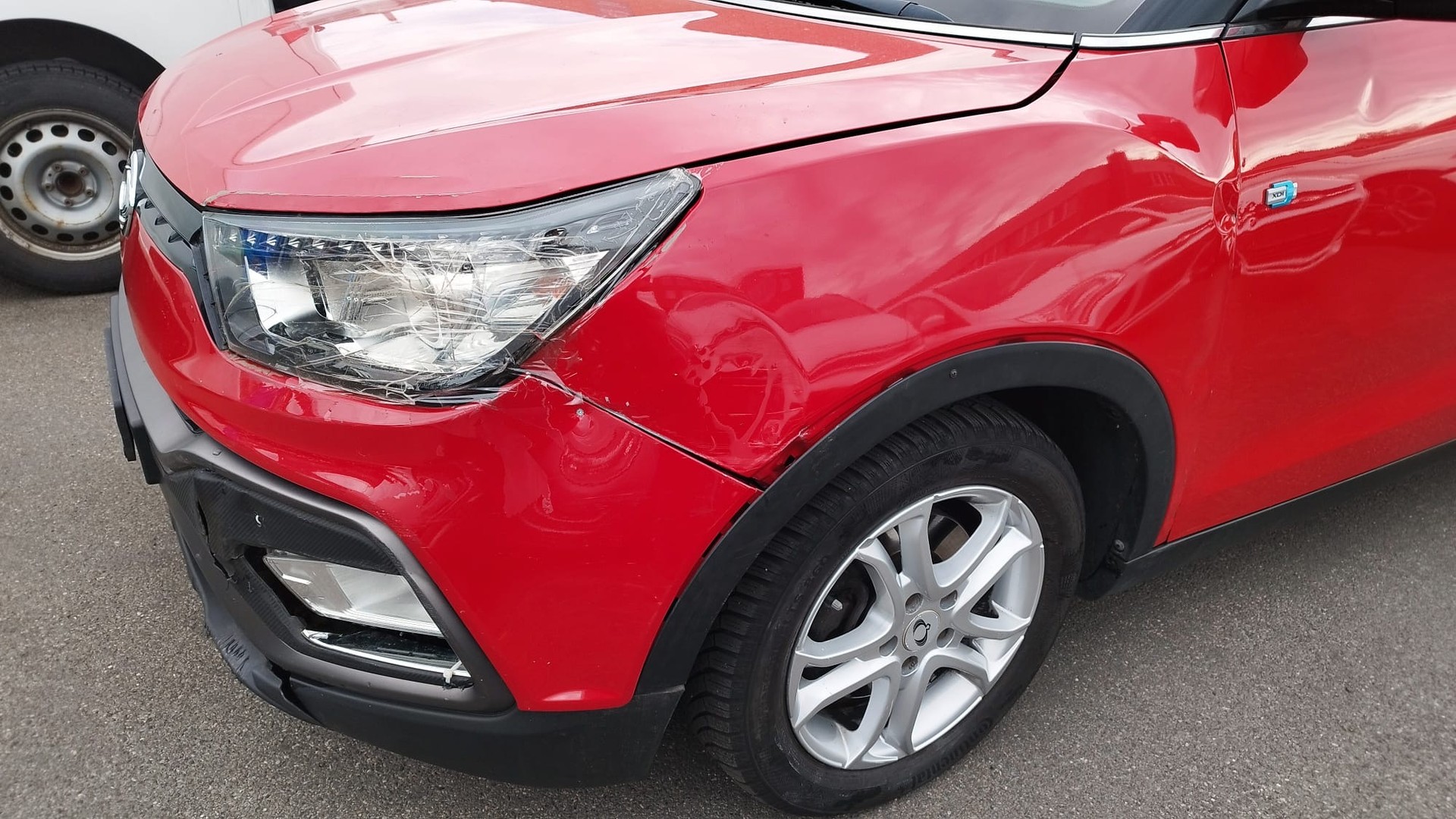 KGM-SsangYong XLV 1.6 eXDi Sapphire 4WD Automatic-image-13