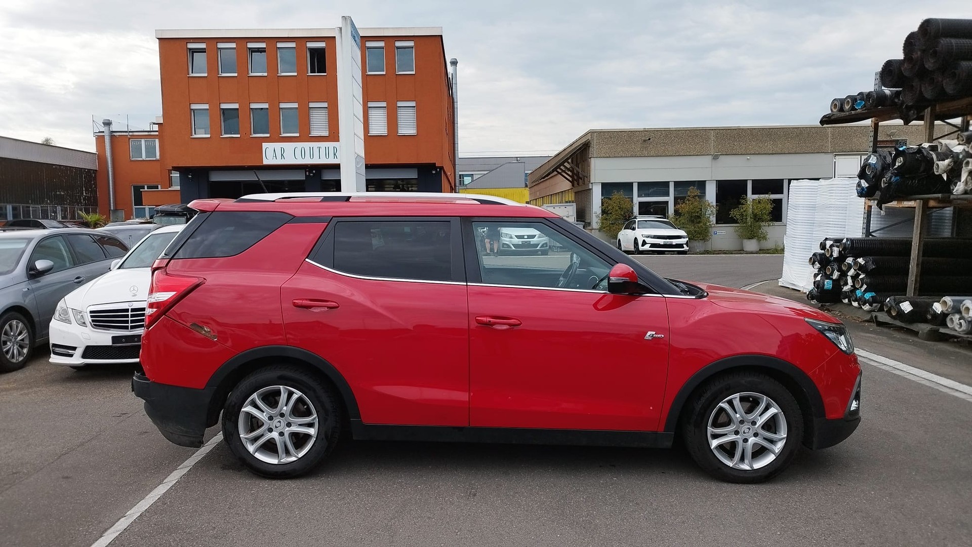 KGM-SsangYong XLV 1.6 eXDi Sapphire 4WD Automatic-image-2