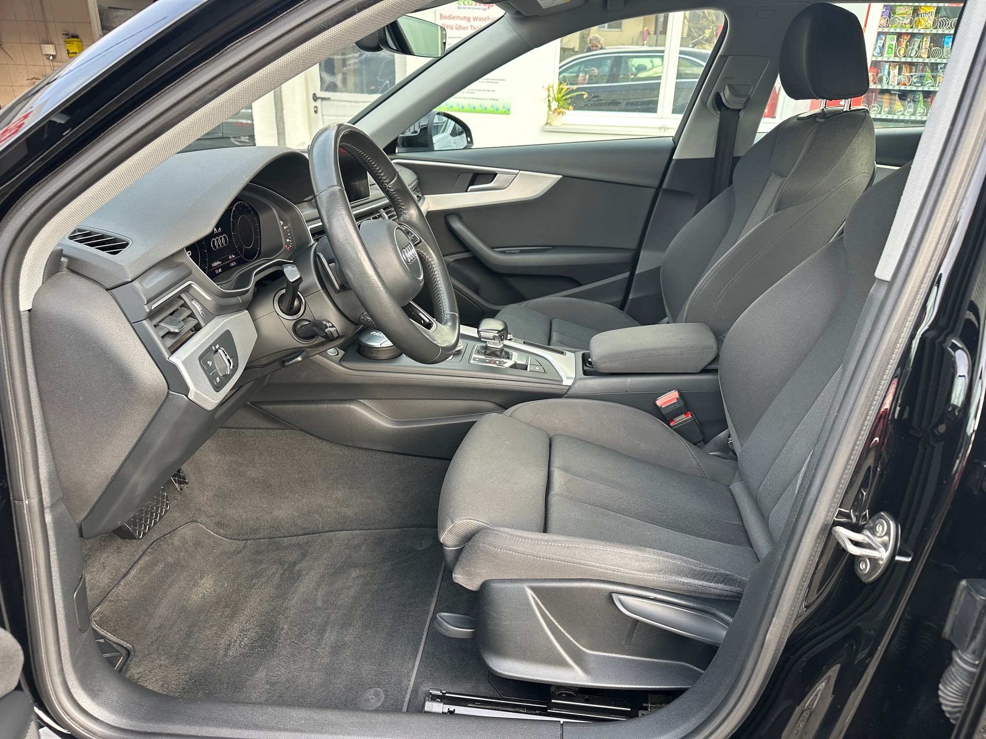 AUDI A4 Avant 2.0 TFSI Sport S-tronic-image-9