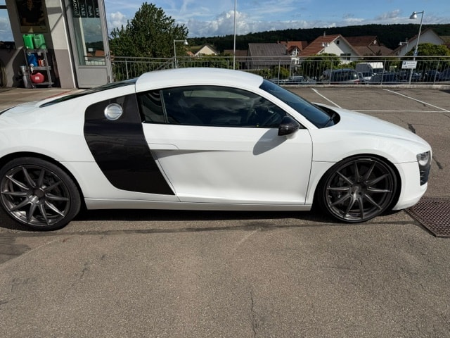 AUDI R8 Coupé 4.2-image-3