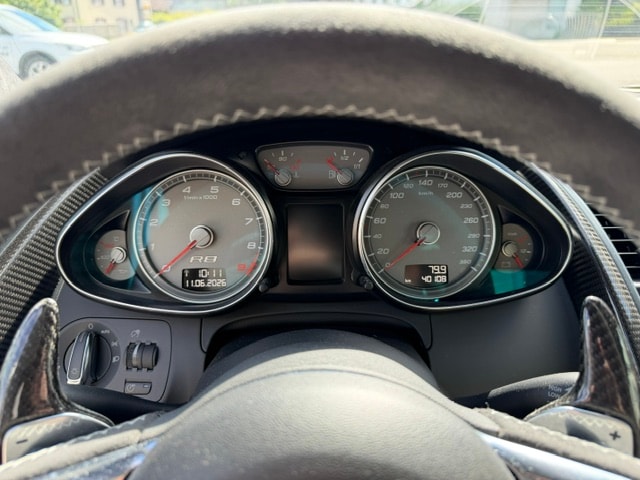 AUDI R8 Coupé 4.2-image-8