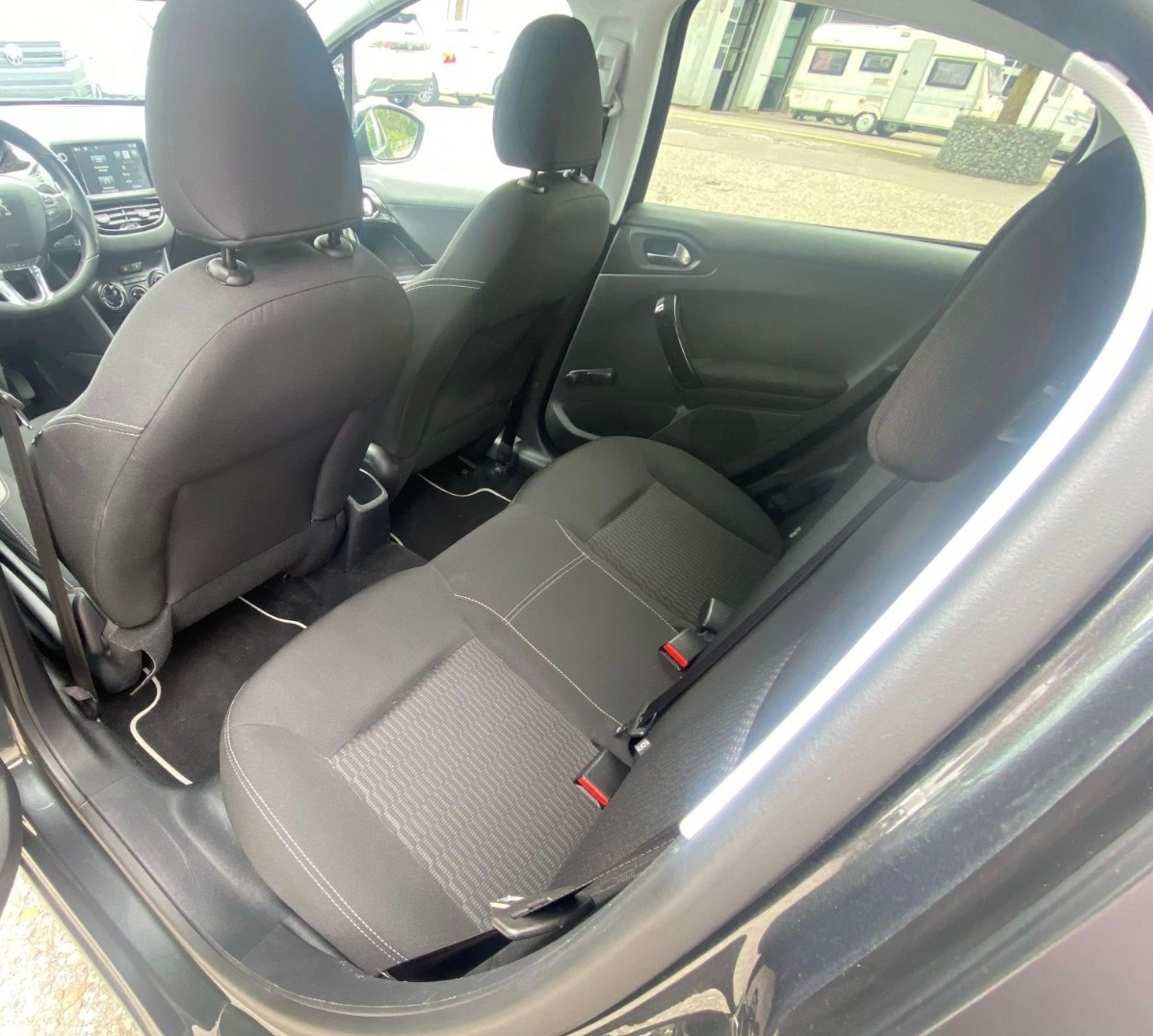 PEUGEOT 208 1.2 VTI Active-image-11
