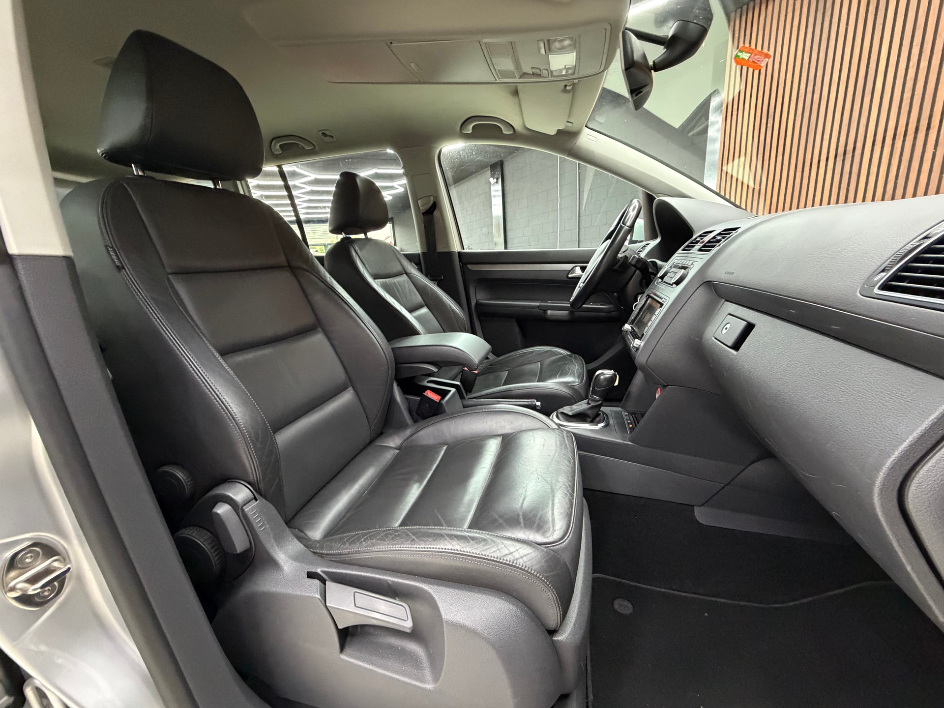 VW Touran 1.4 TSI EcoFuel Team DSG-image-13