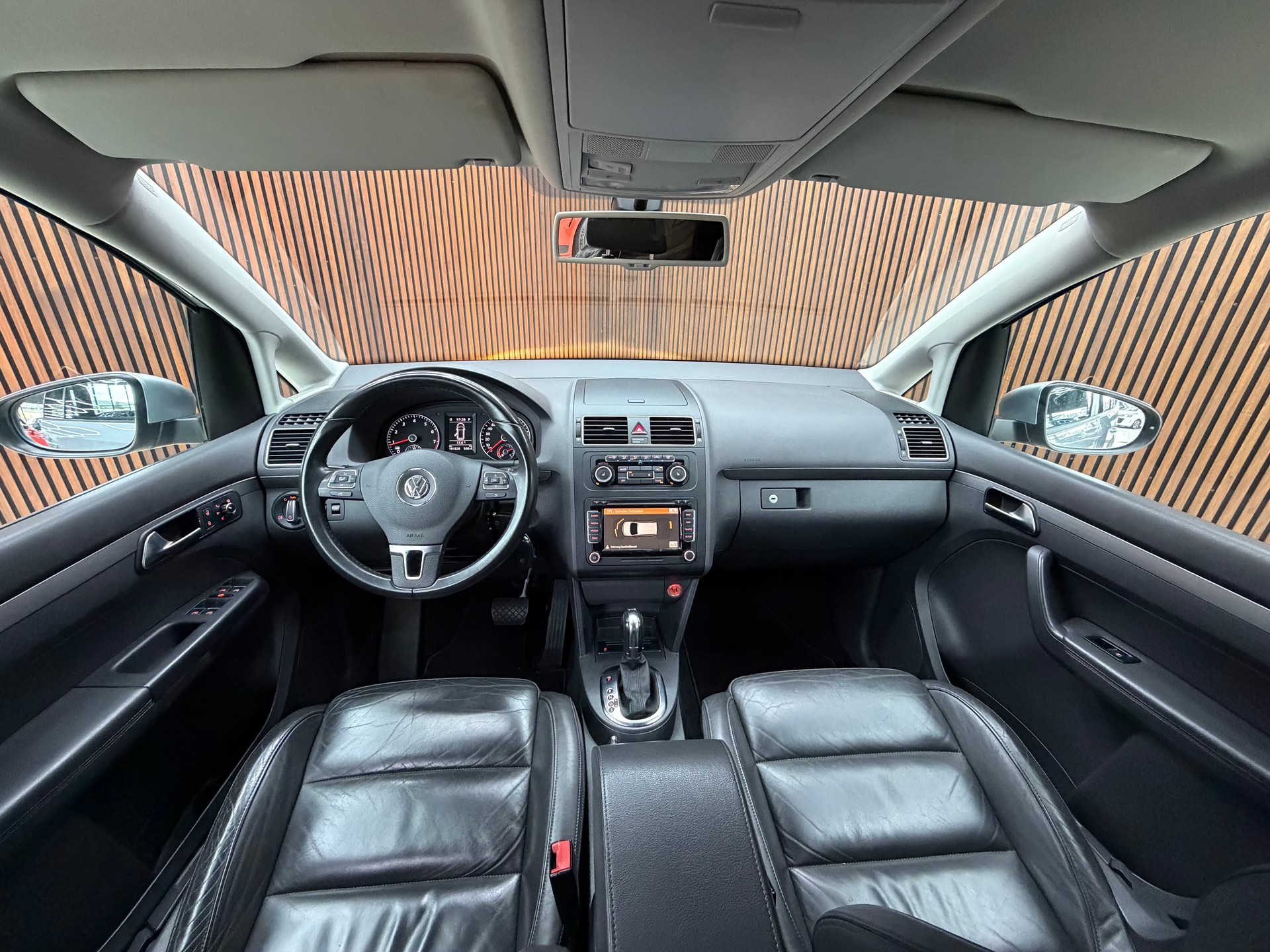 VW Touran 1.4 TSI EcoFuel Team DSG-image-11