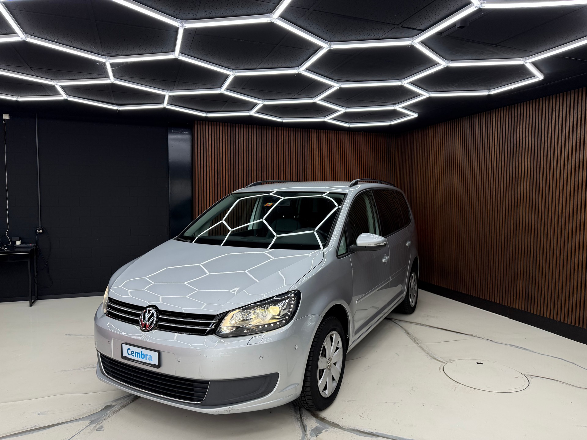 VW Touran 1.4 TSI EcoFuel Team DSG-image-0