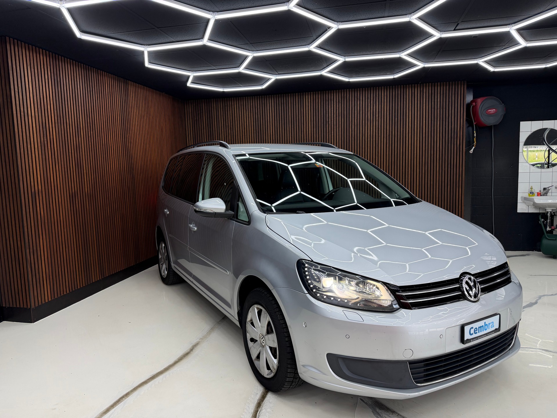 VW Touran 1.4 TSI EcoFuel Team DSG-image-2