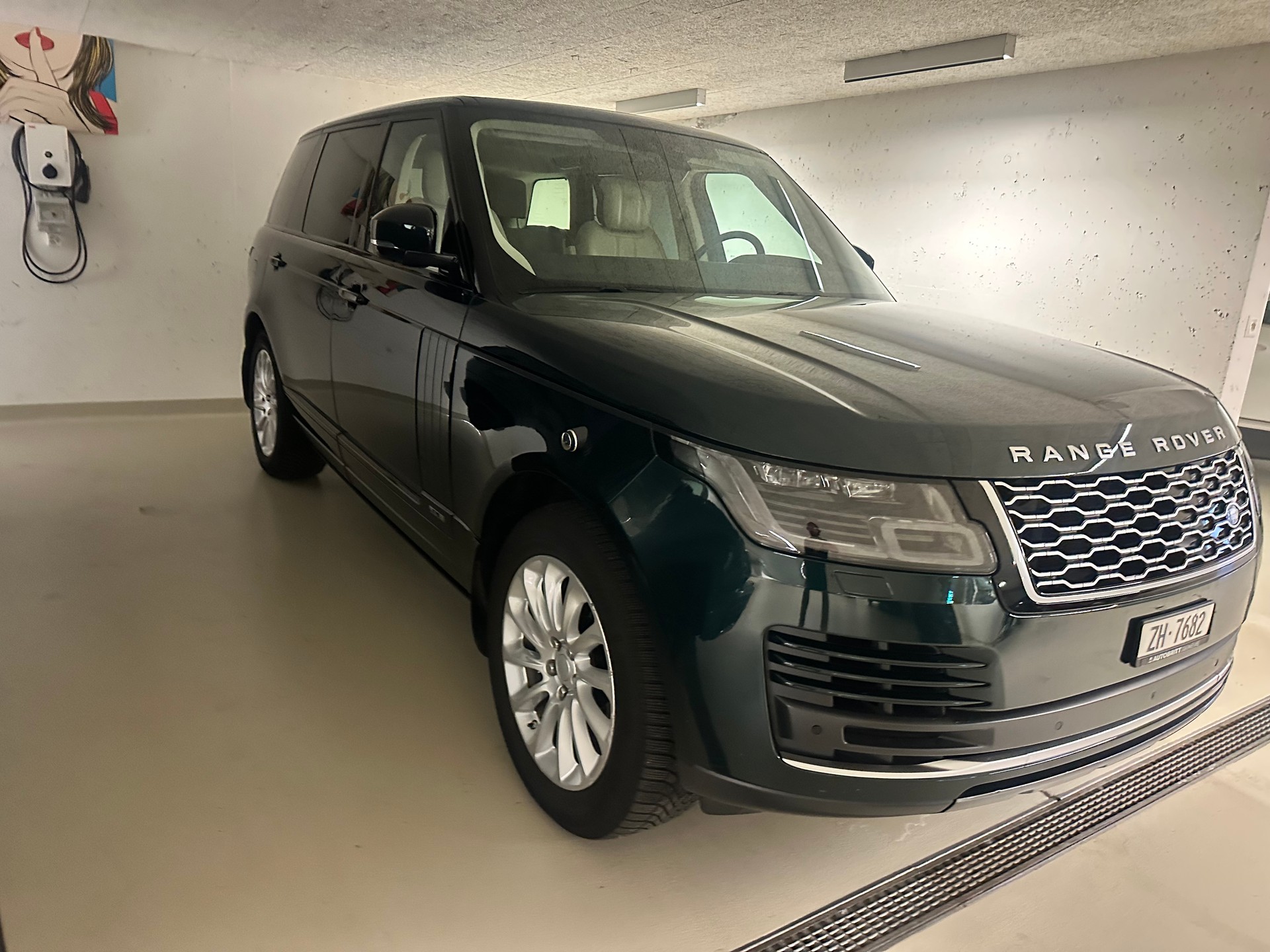 LAND ROVER LWB long version - Flag Car-image-1