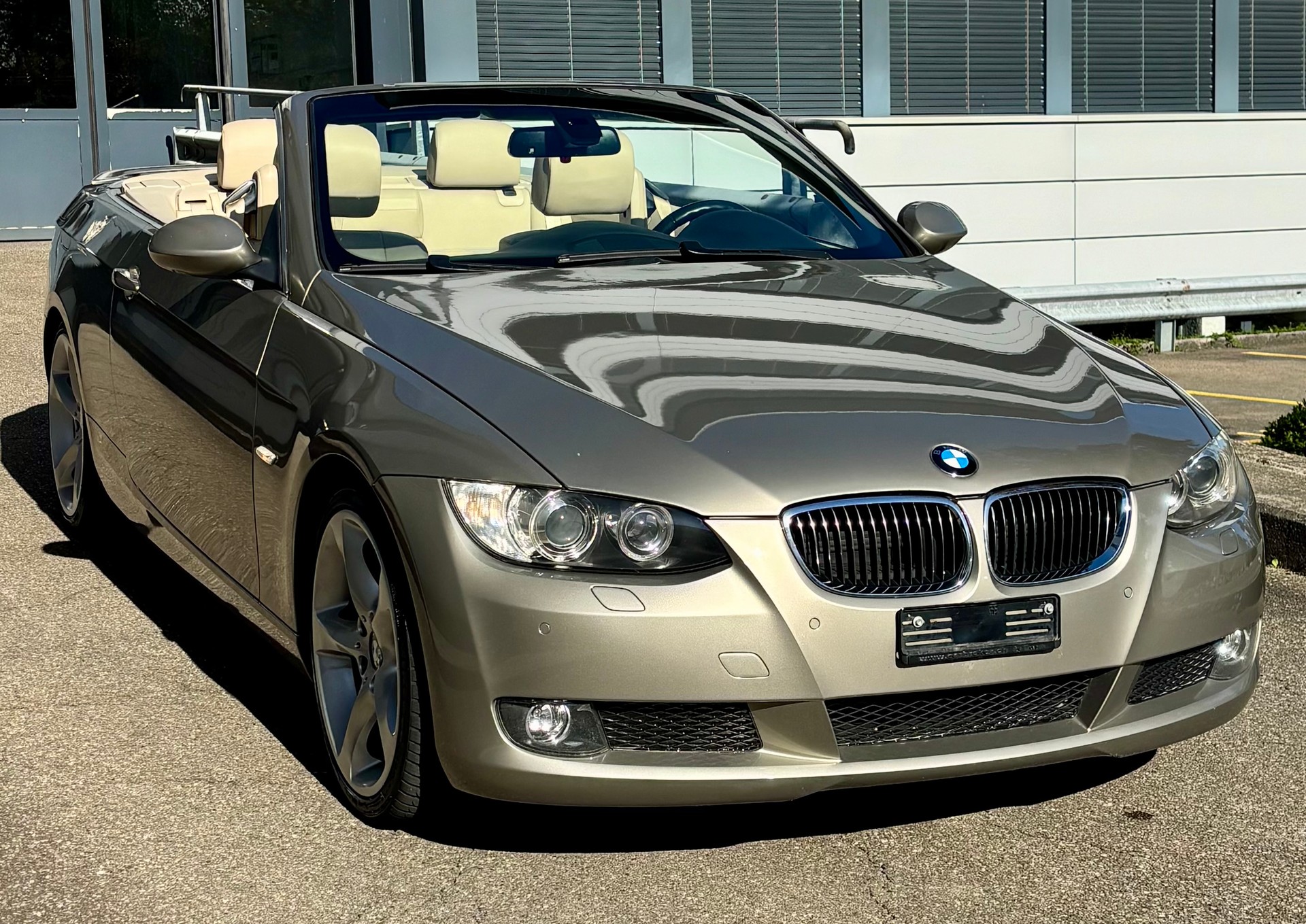 BMW 325i Cabriolet Steptronic-image-0