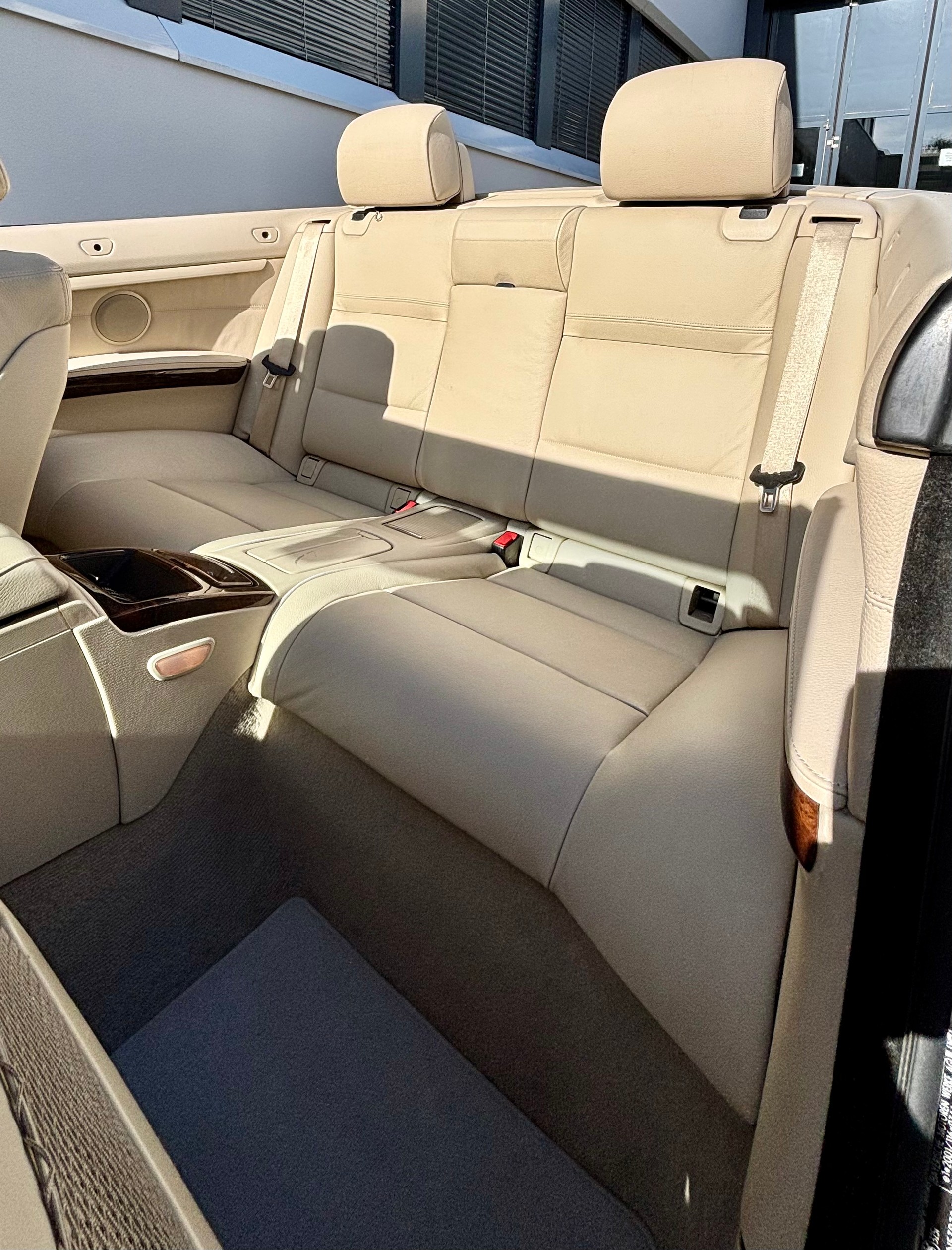 BMW 325i Cabriolet Steptronic-image-13