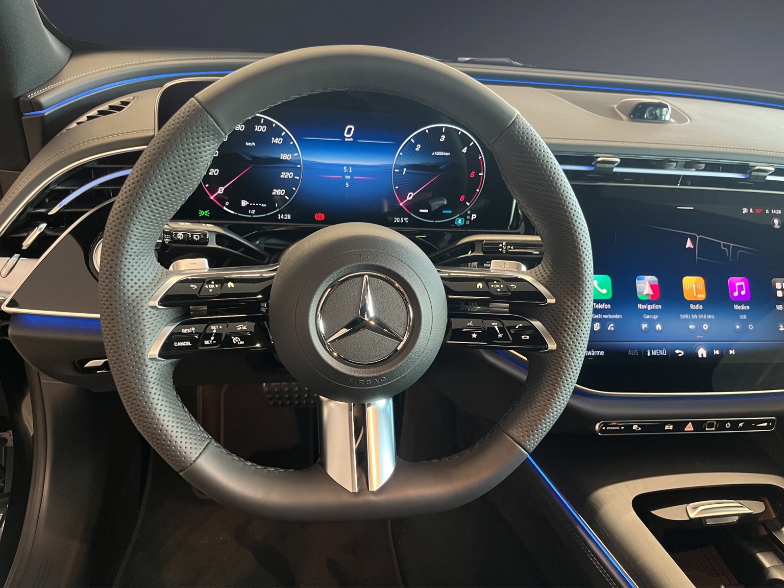 MERCEDES-BENZ E 220d break 4MATIC-image-10