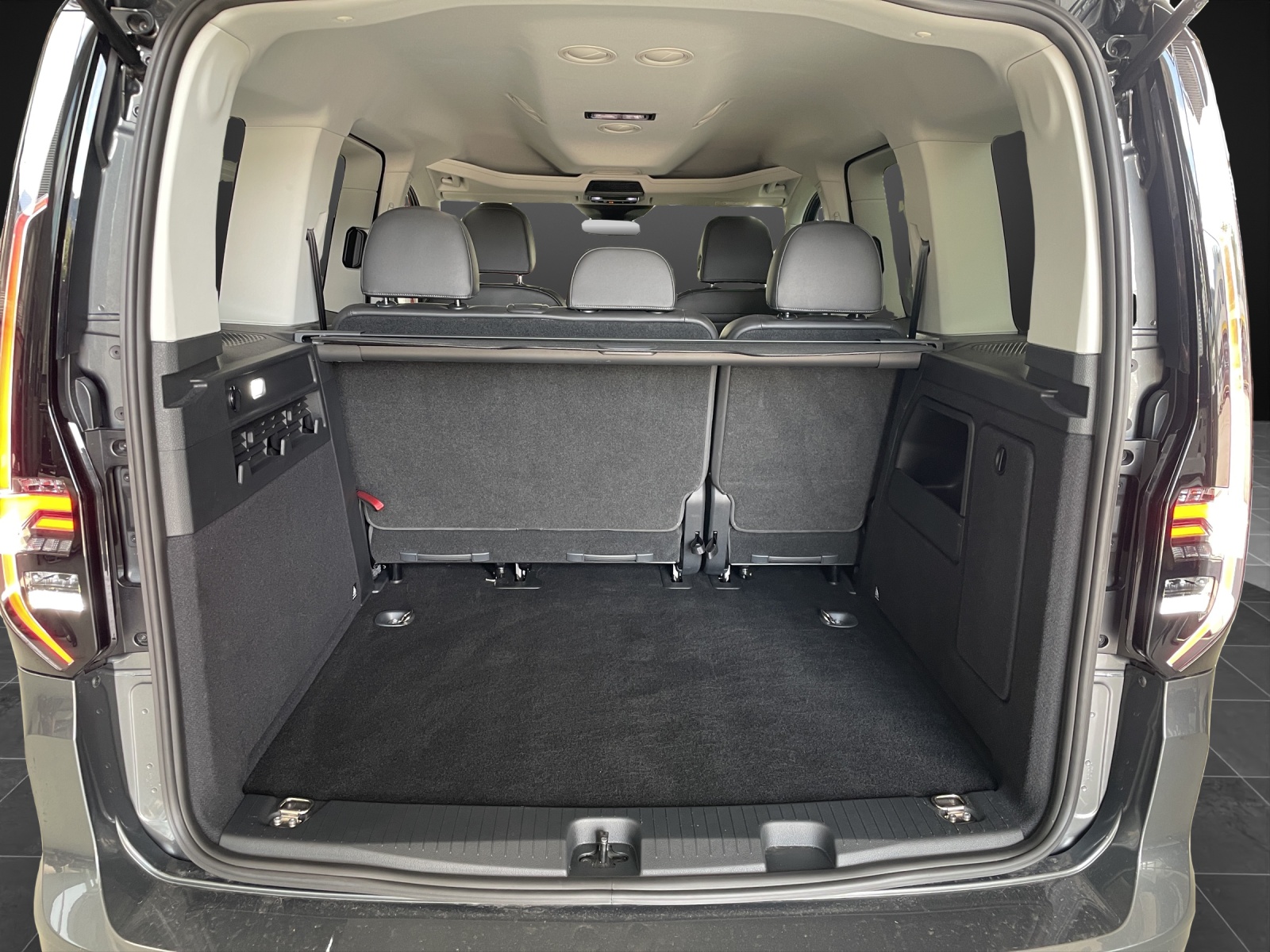 VW Caddy 2.0 TDI 4Motion Style-image-12