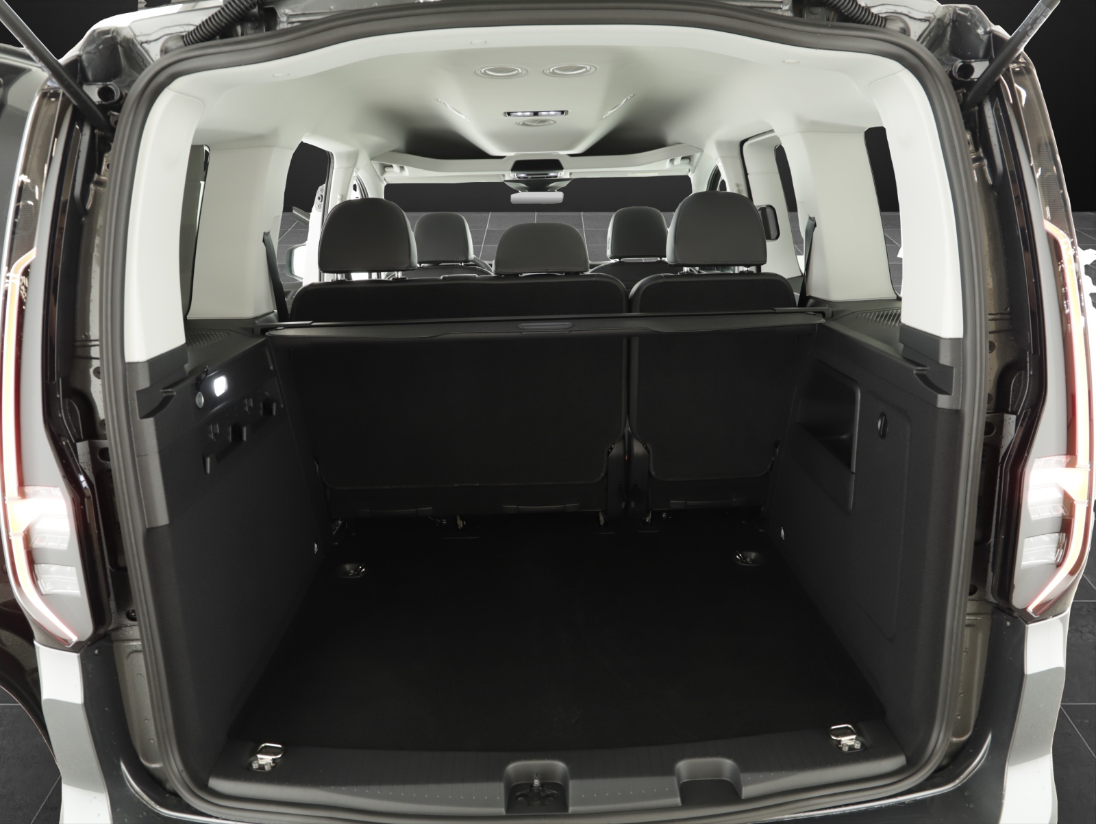 VW Caddy 2.0 TDI 4Motion Style-image-11