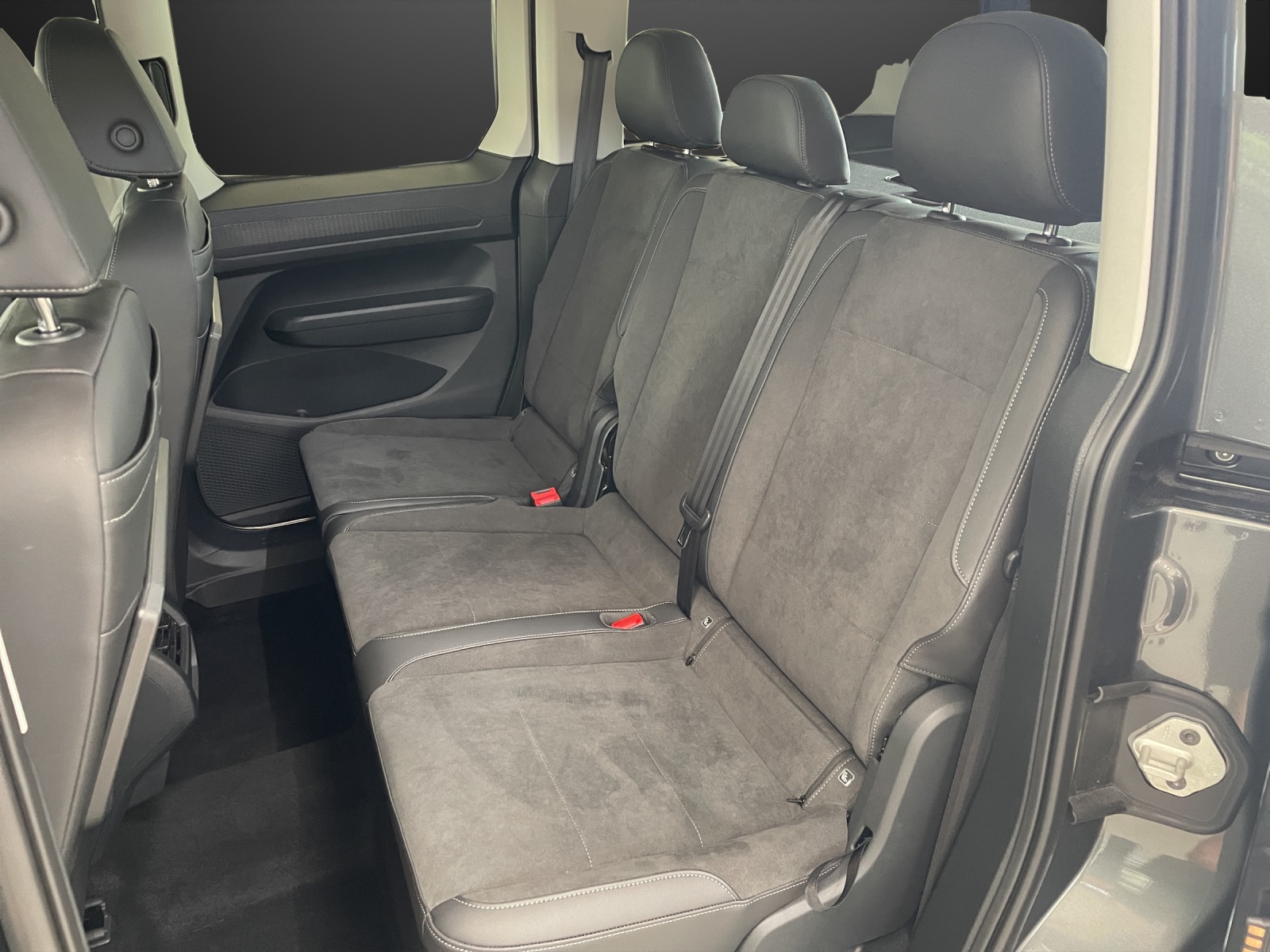 VW Caddy 2.0 TDI 4Motion Style-image-8