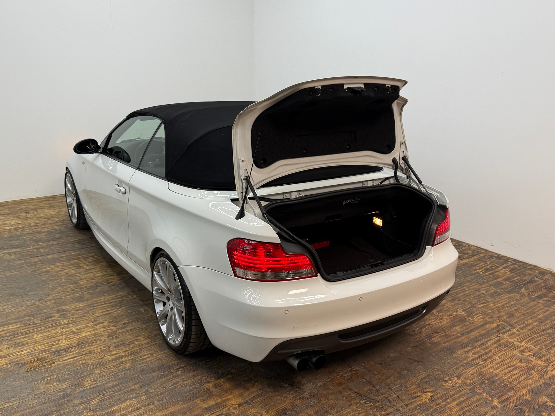 BMW 135i Cabrio Steptronic-image-24