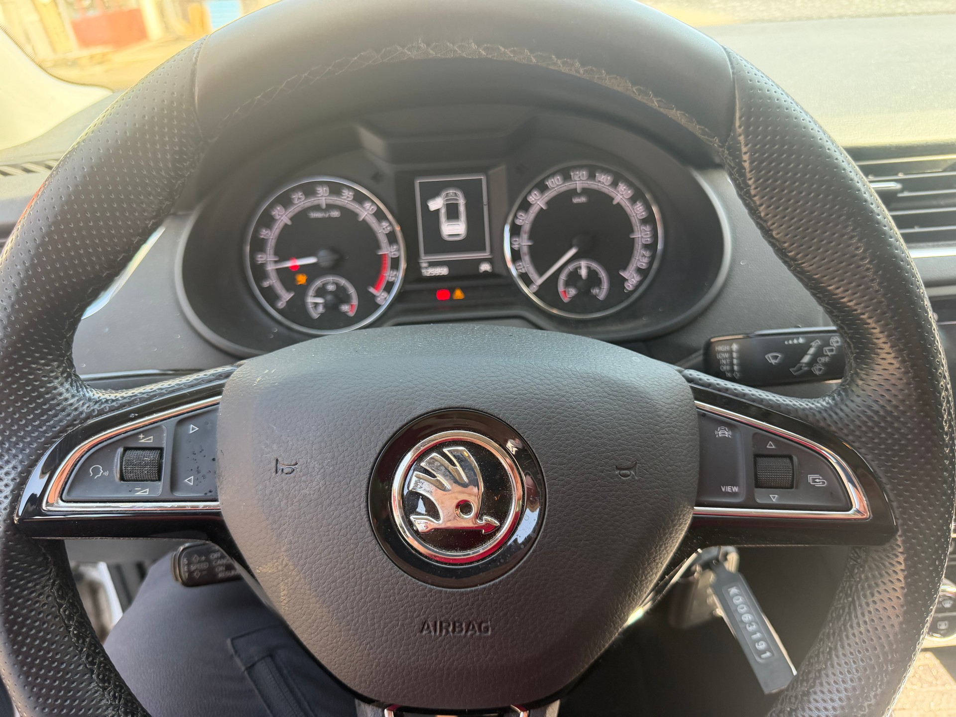 SKODA Octavia Combi 1.6 TDI Ambition 4x4-image-5