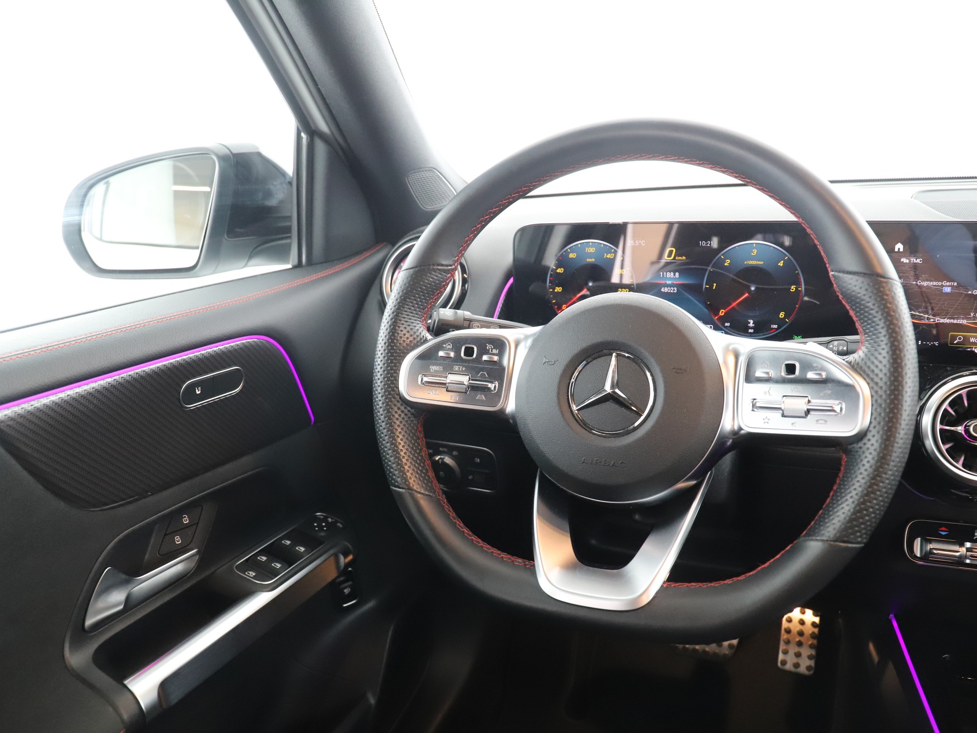 MERCEDES-BENZ GLB 220 d AMG Line 4 MAT.-image-12