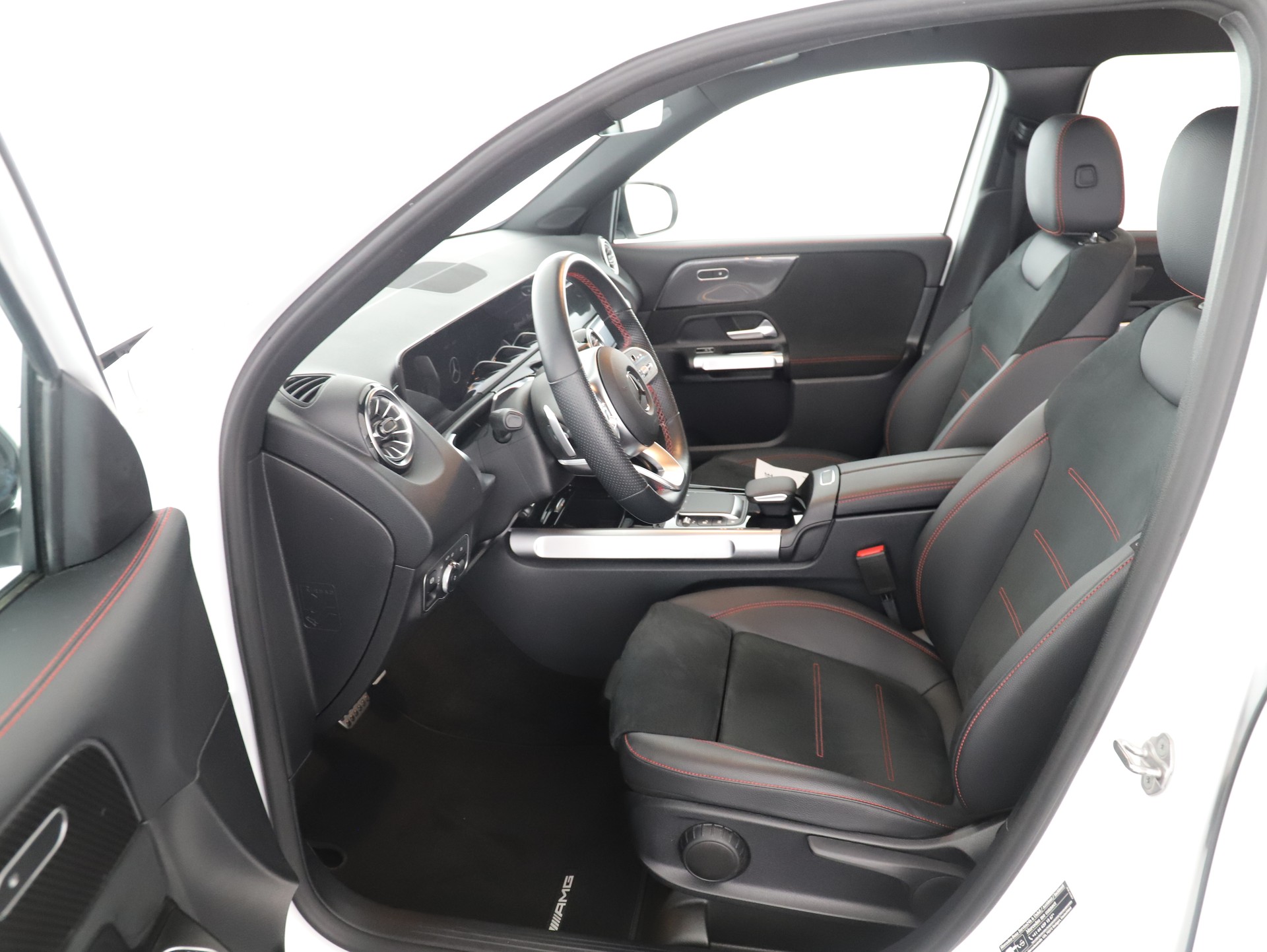 MERCEDES-BENZ GLB 220 d AMG Line 4 MAT.-image-9