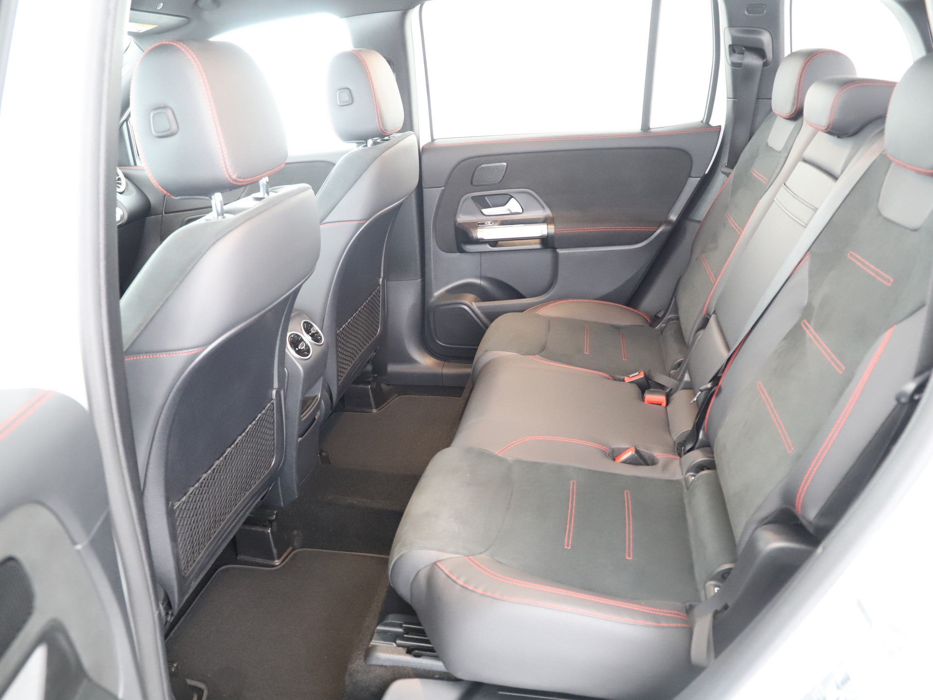 MERCEDES-BENZ GLB 220 d AMG Line 4 MAT.-image-13