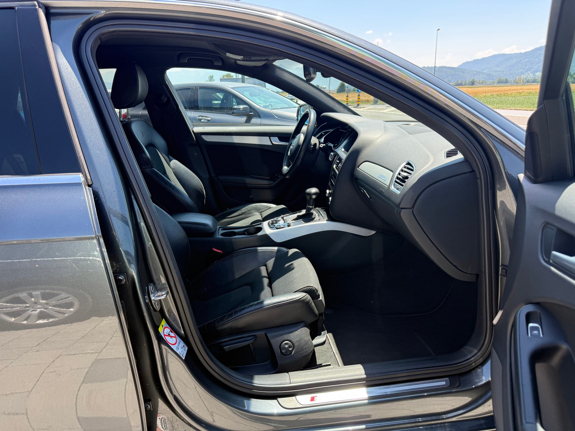 AUDI A4 Avant 2.0 TDI quattro S-tronic S-Line-image-14