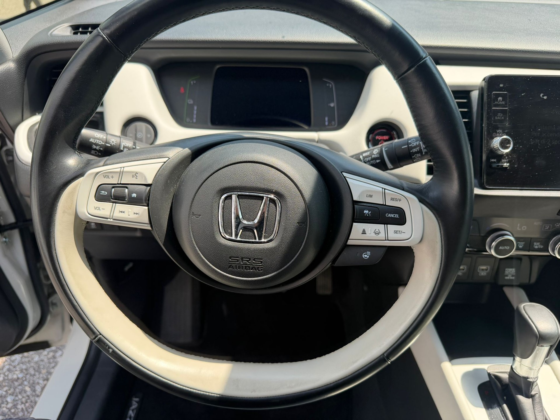 HONDA Jazz 1.5i-MMD Executive E-CVT-image-6