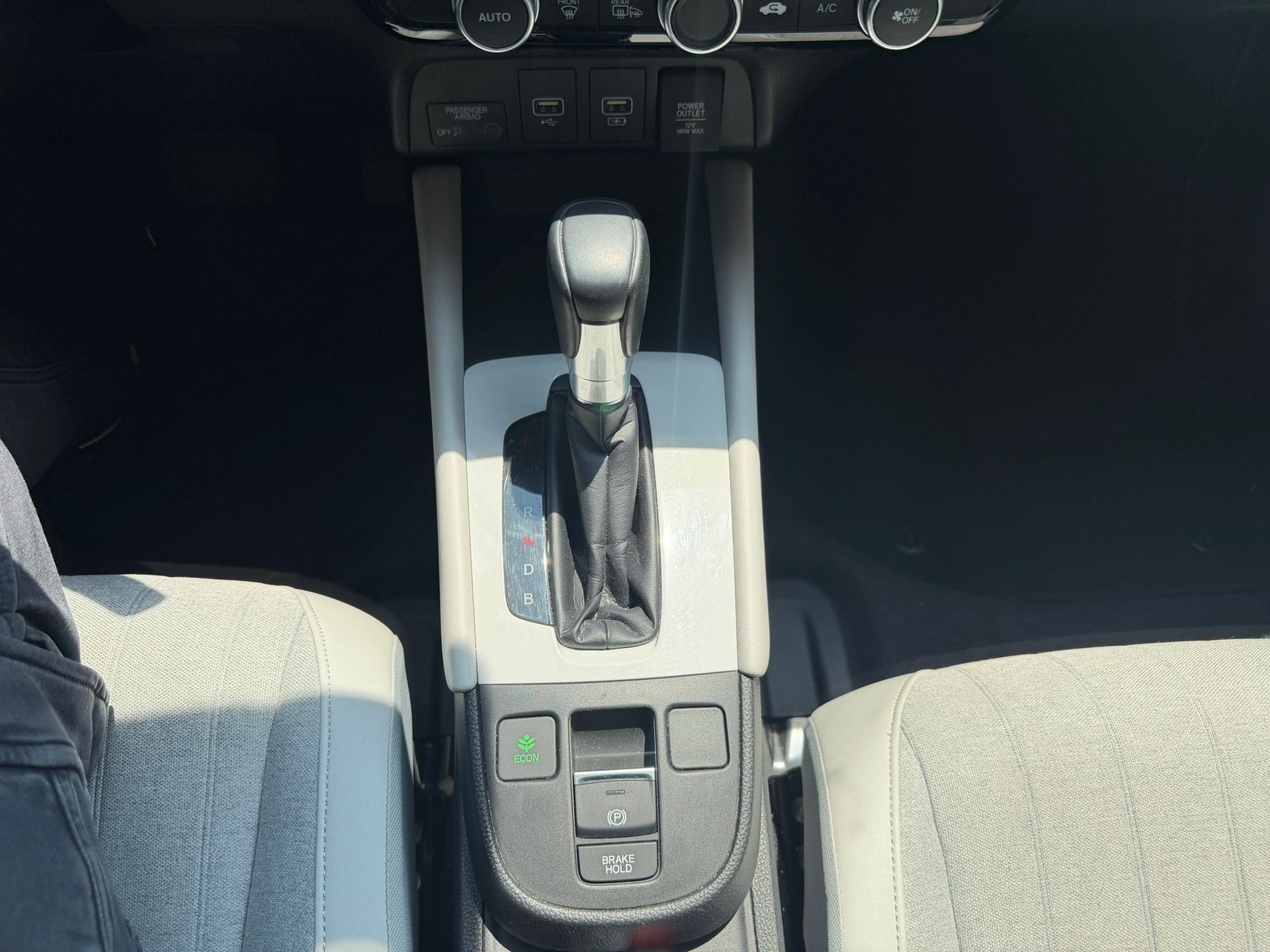 HONDA Jazz 1.5i-MMD Executive E-CVT-image-9