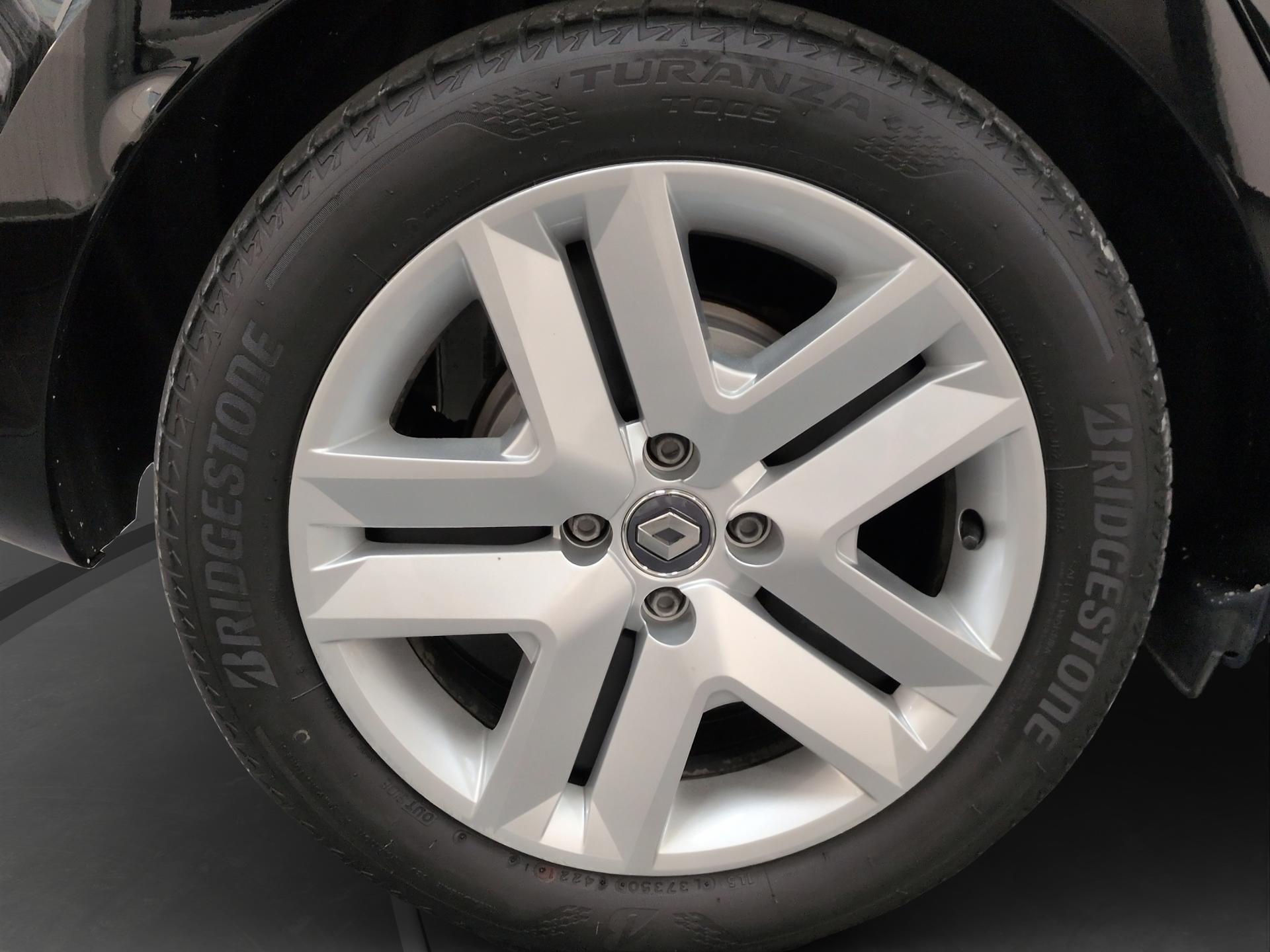 RENAULT Clio 1.6 E-Tech Zen-image-24