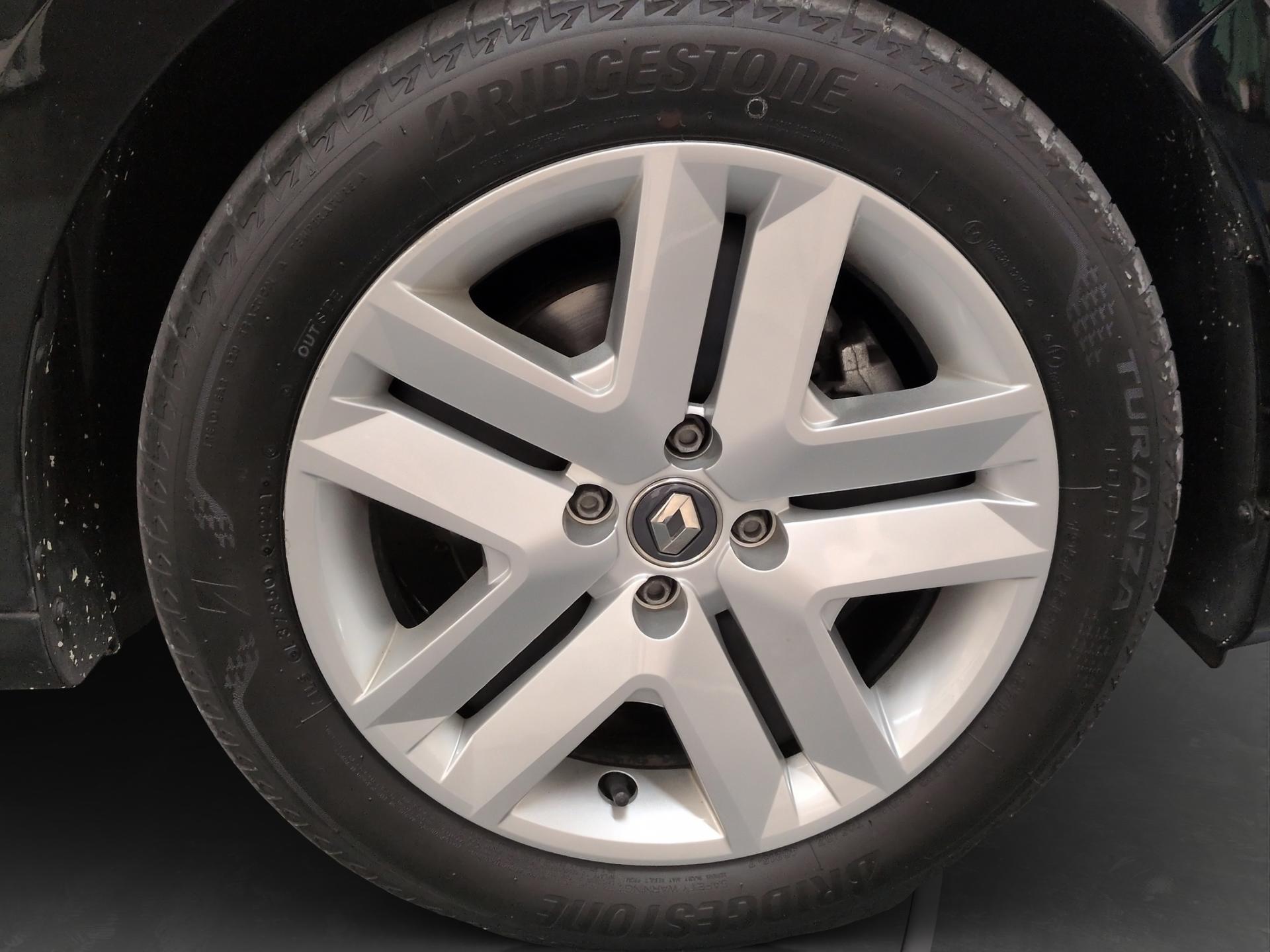RENAULT Clio 1.6 E-Tech Zen-image-17