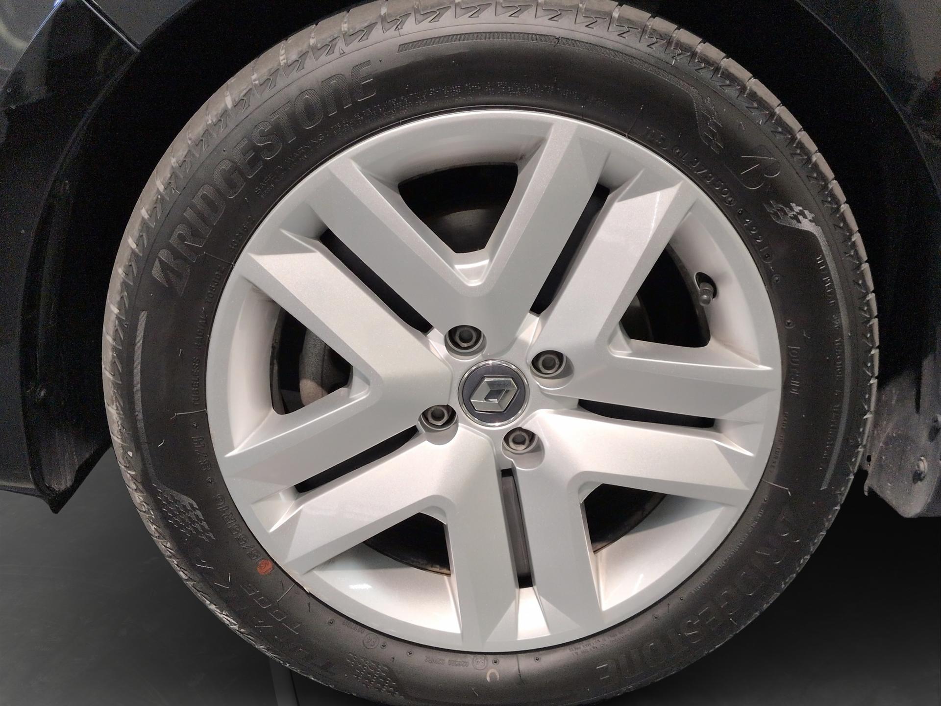 RENAULT Clio 1.6 E-Tech Zen-image-22