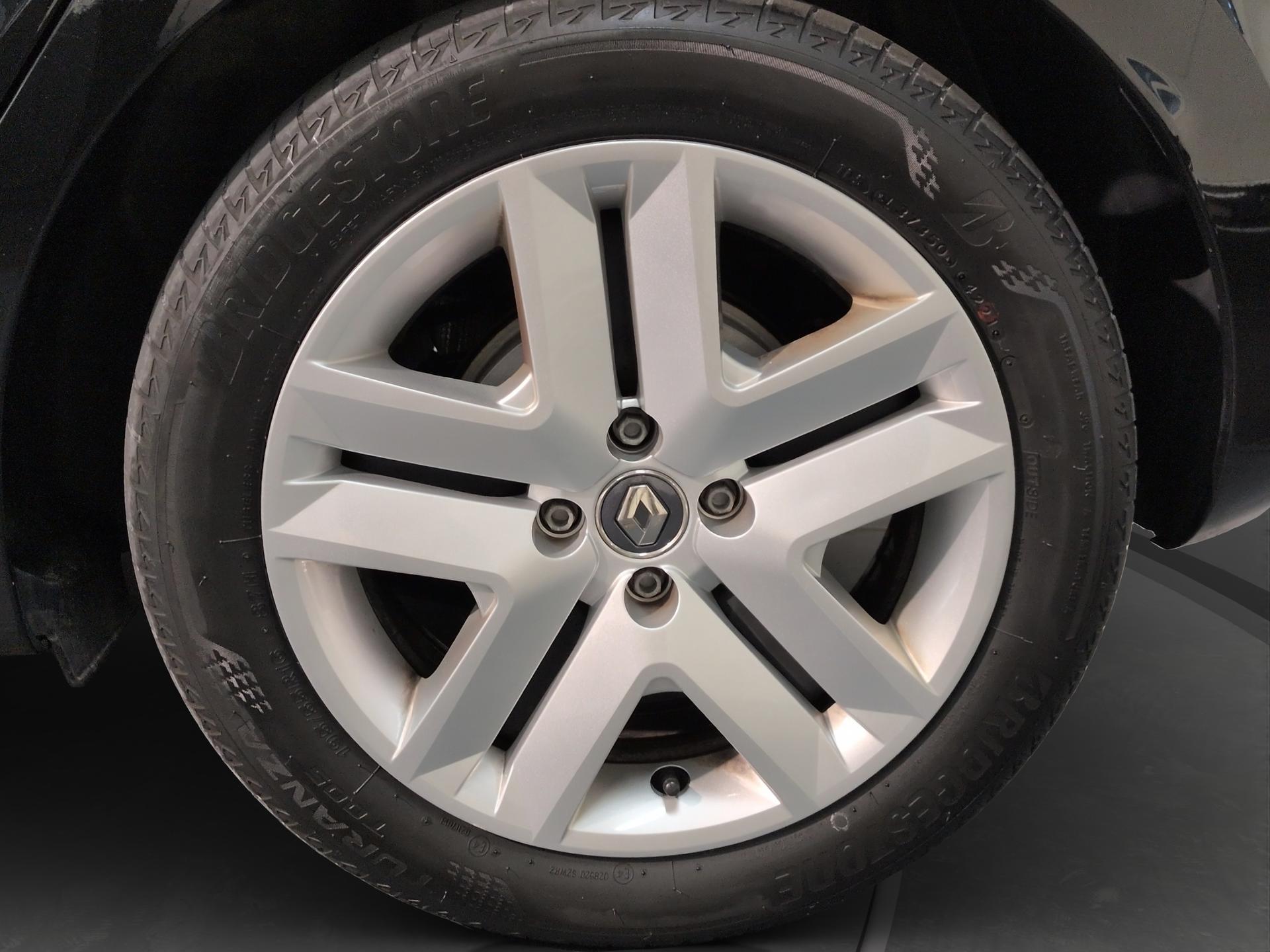 RENAULT Clio 1.6 E-Tech Zen-image-23
