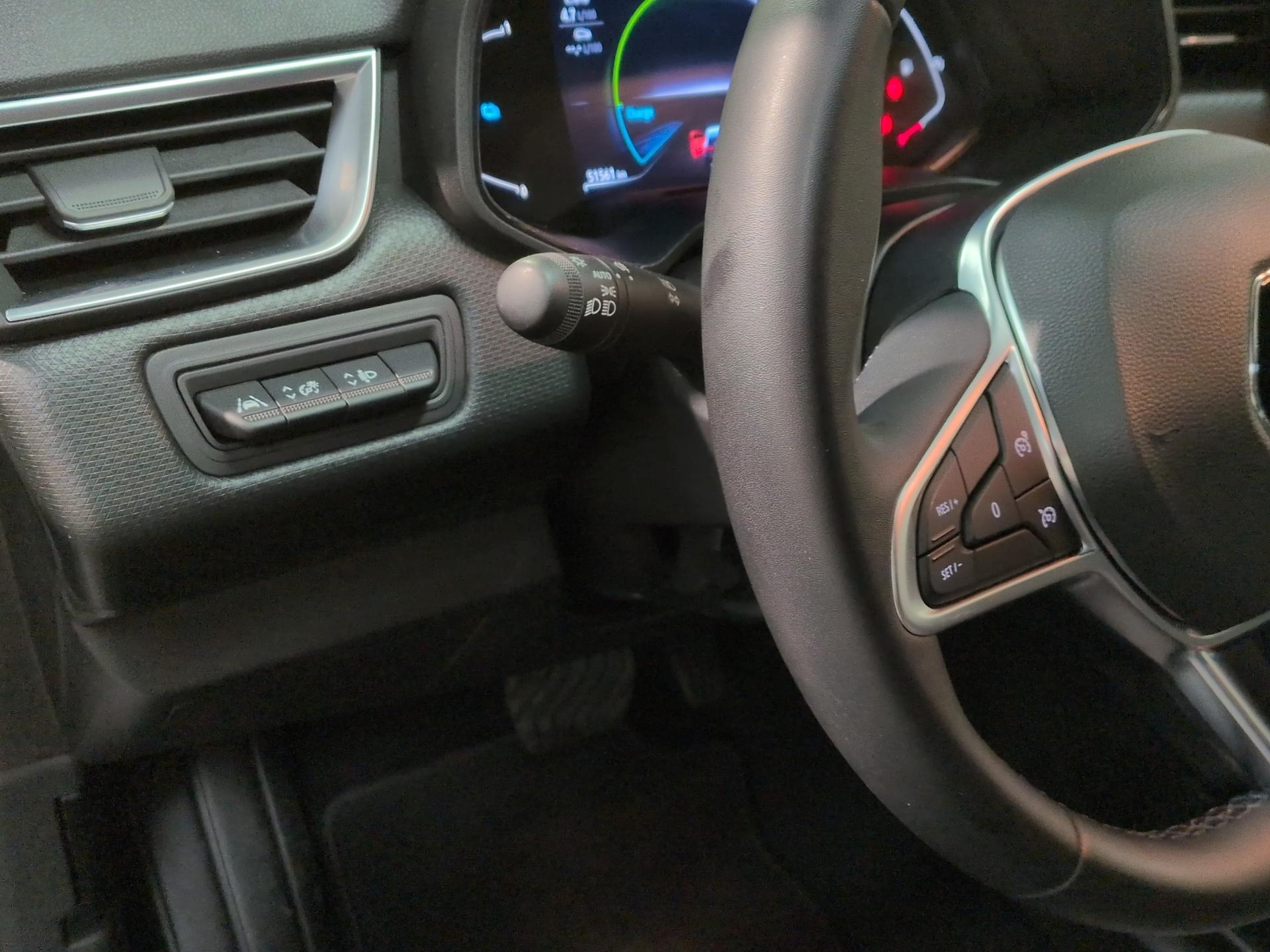 RENAULT Clio 1.6 E-Tech Zen-image-18