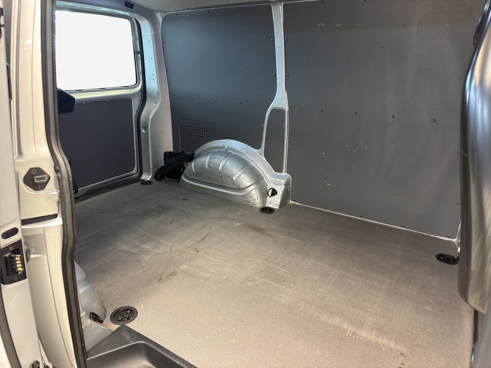 VW T6.1 2.0 TDI 4Motion DSG-image-11