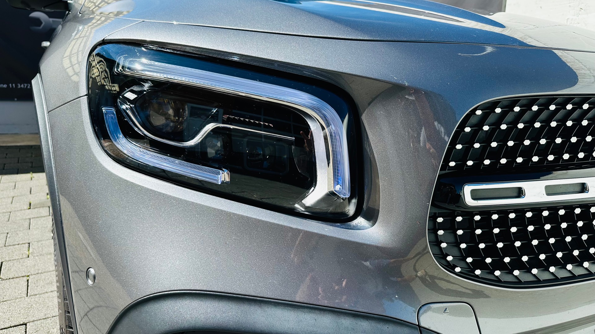 MERCEDES-BENZ GLB 220 d 4Matic AMG Line 8G-Tronic-image-2