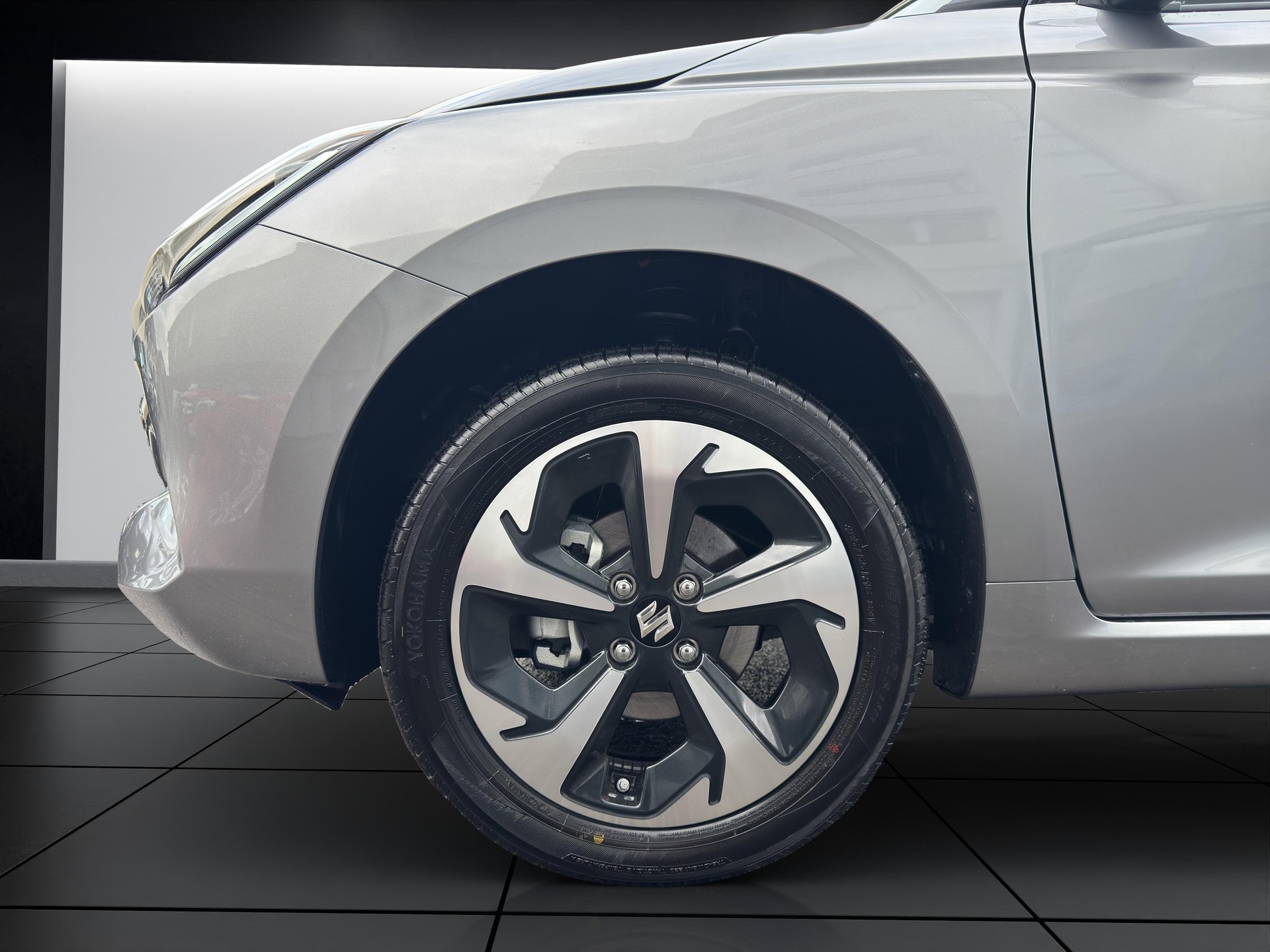 SUZUKI Swift 1.2 Compact Top Hybrid 4x4-image-9