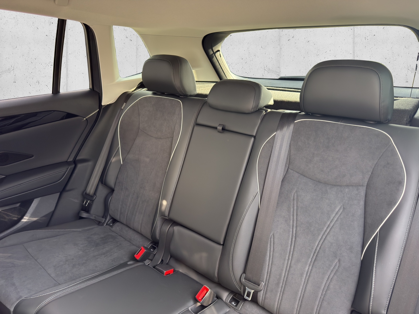 VW Tiguan 2.0 TDI SCR Elegance 4Motion DSG-image-12
