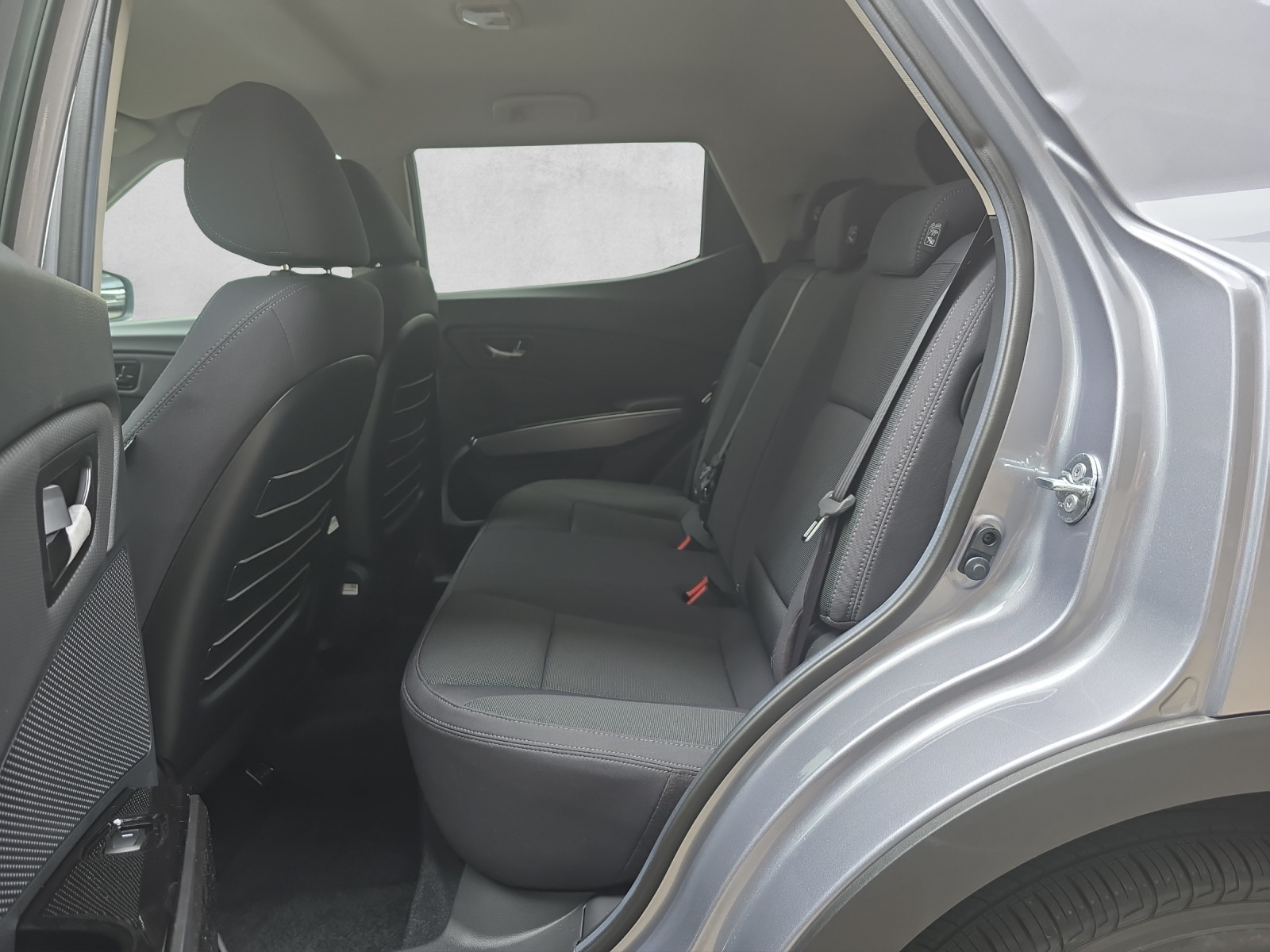 KGM-SsangYong Tivoli 1.5 T GDI Steel 4WD Automat-image-11