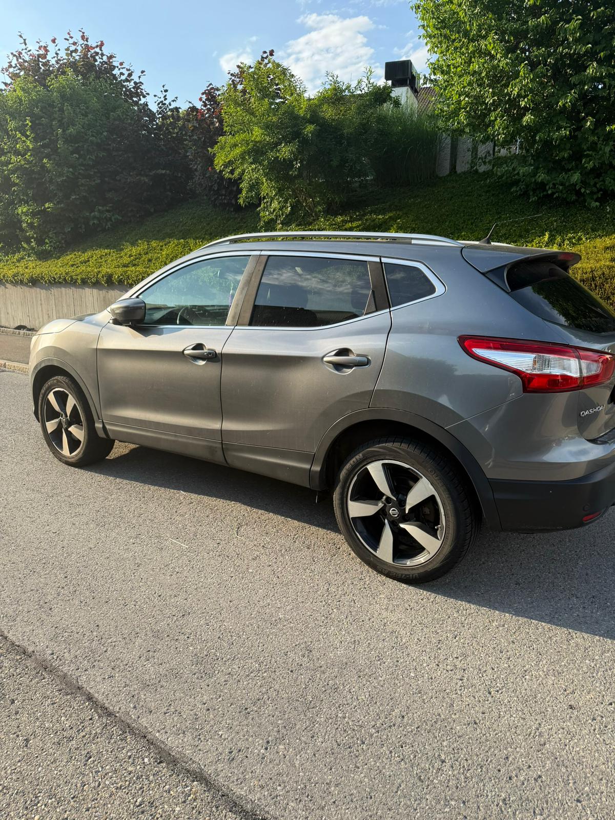 NISSAN QASHQAI-image-1