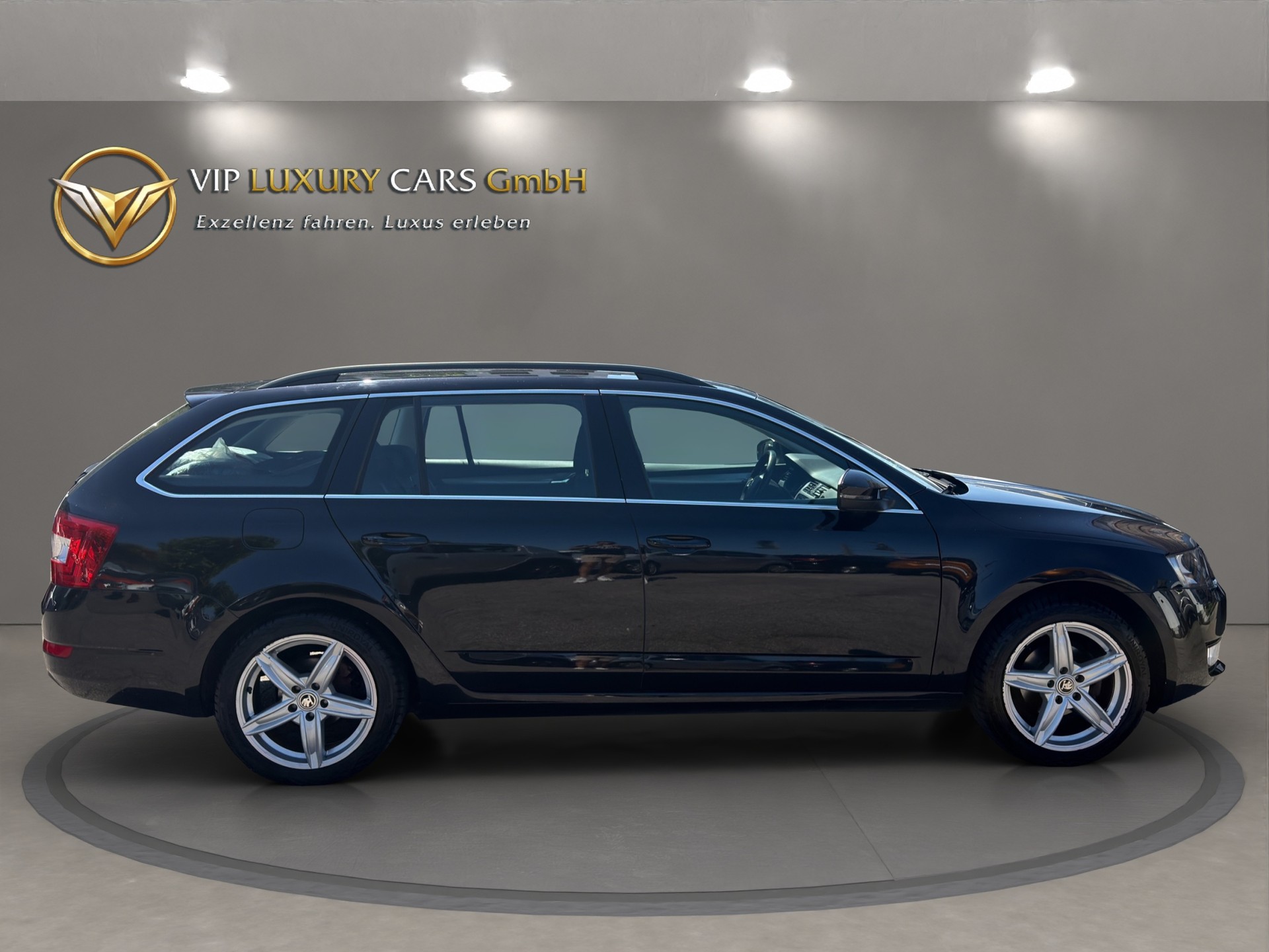 SKODA Octavia Combi 1.6 TDI Swiss Joy-image-4