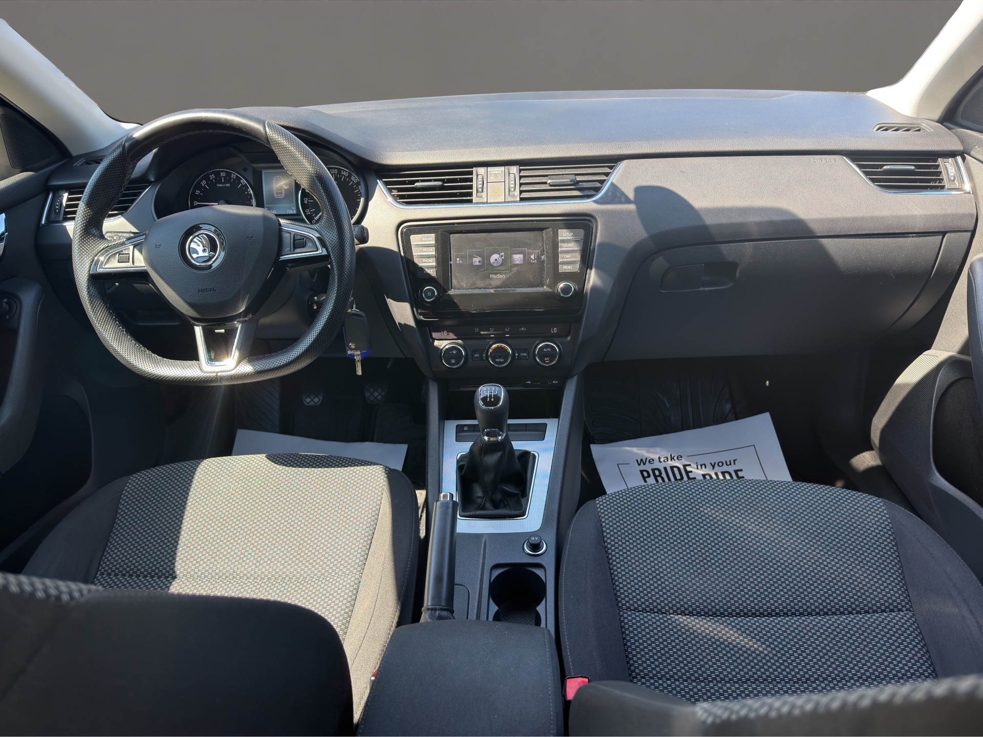 SKODA Octavia Combi 1.6 TDI Swiss Joy-image-11