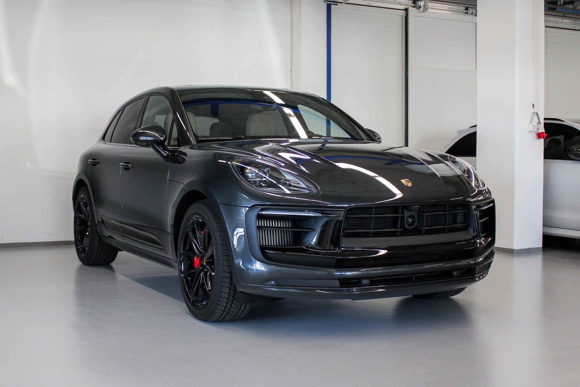 PORSCHE Macan GTS PDK-image-2