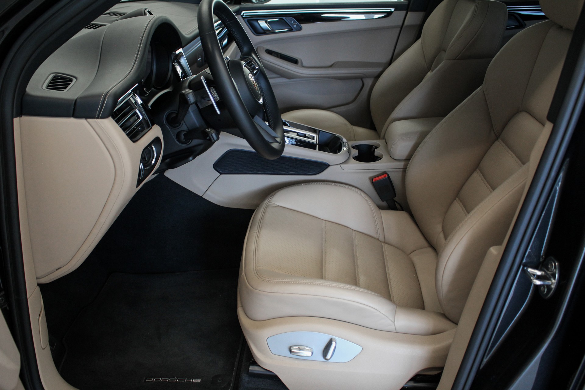 PORSCHE Macan GTS PDK-image-6