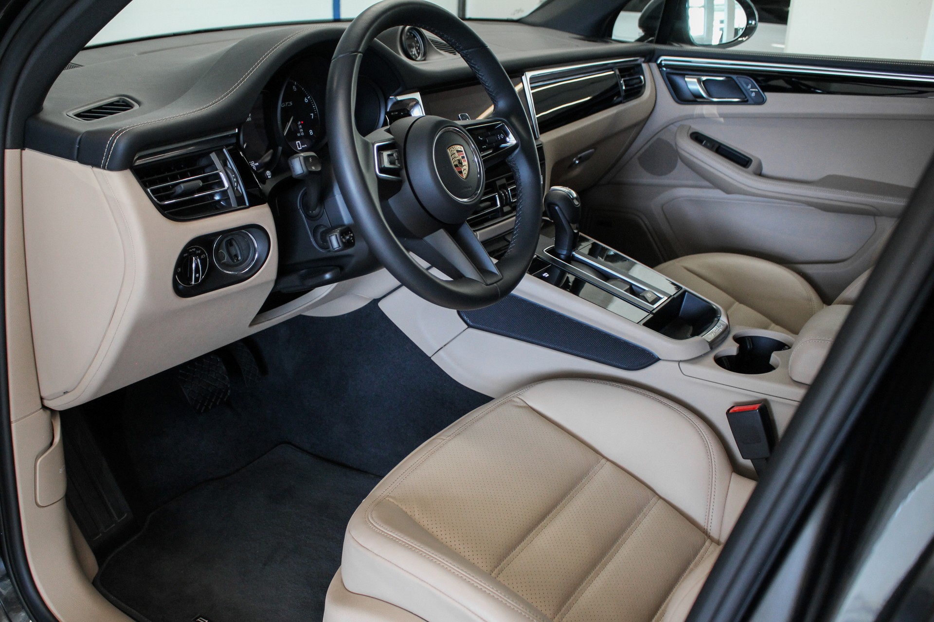 PORSCHE Macan GTS PDK-image-7