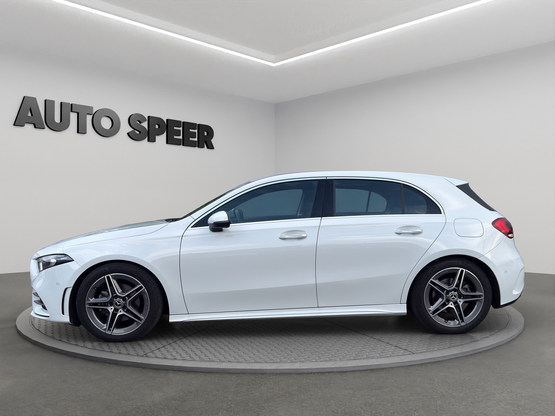 MERCEDES-BENZ A 200 AMG Line-image-1
