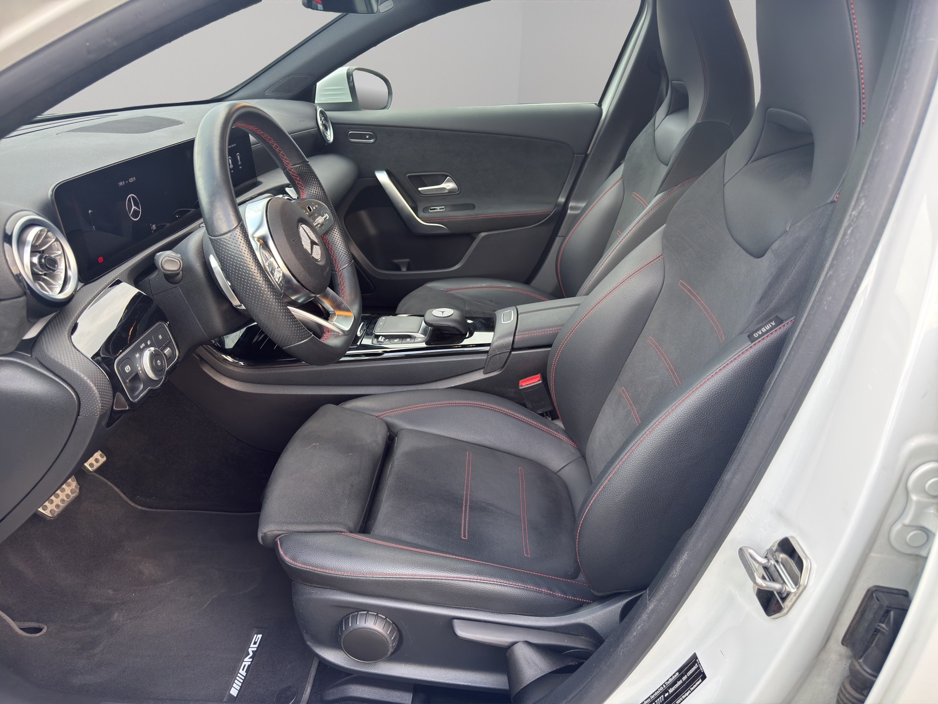 MERCEDES-BENZ A 200 AMG Line-image-9
