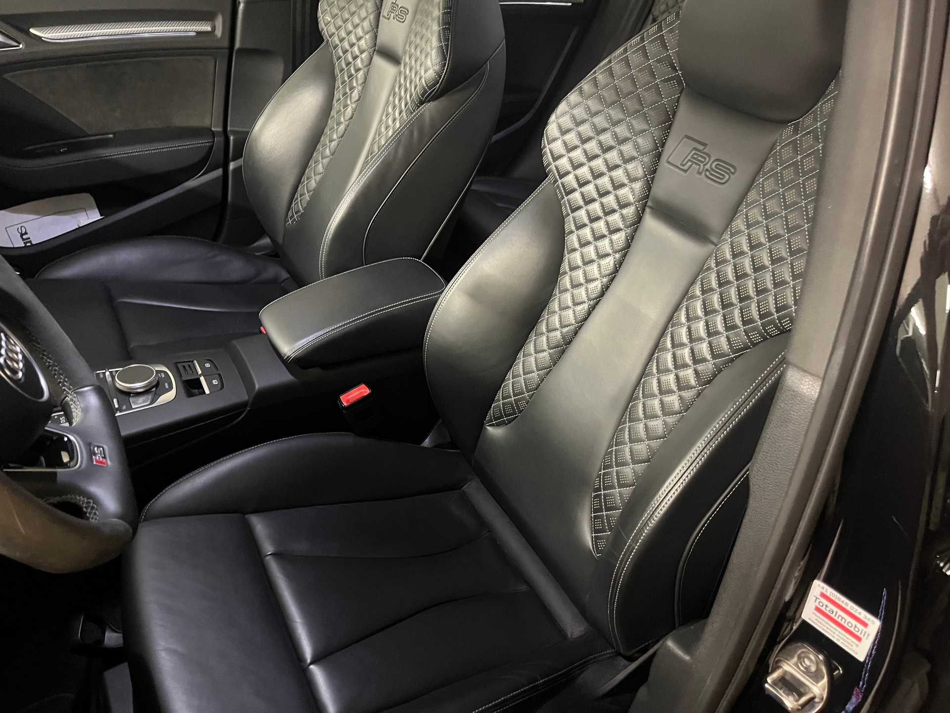 AUDI RS3 Limousine 2.5 T FSI quattro S-Tronic-image-9