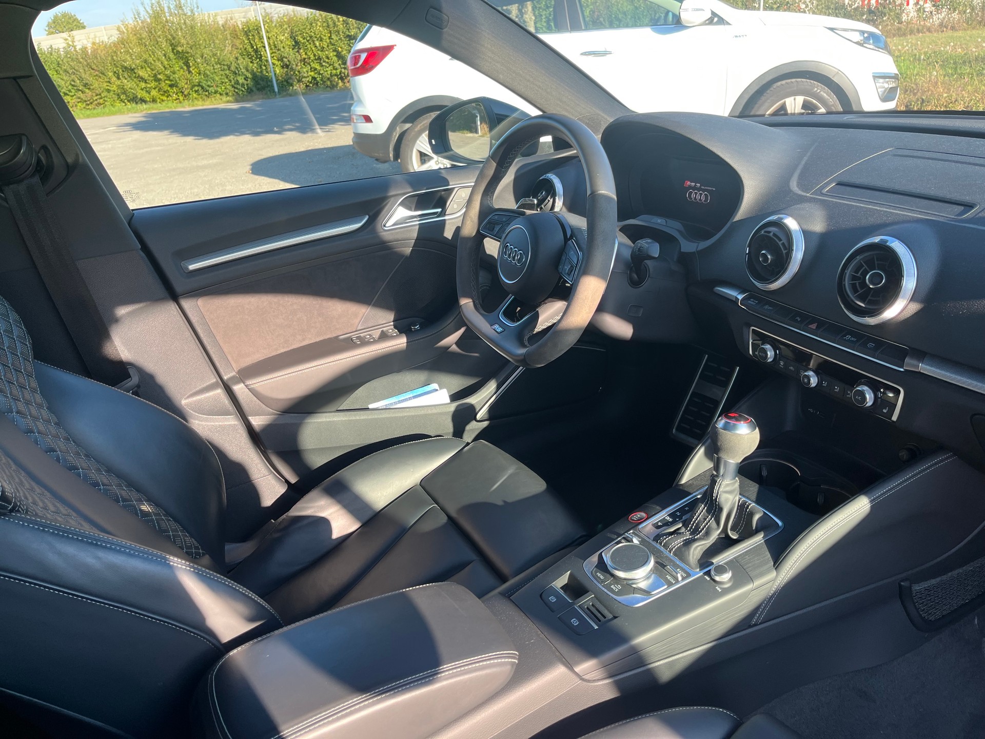 AUDI RS3 Limousine 2.5 T FSI quattro S-Tronic-image-3