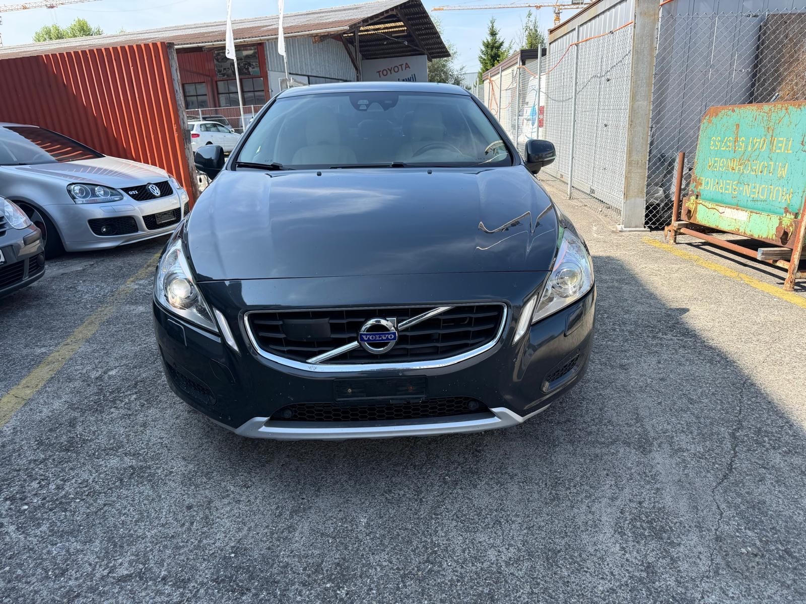 VOLVO S60 T5 Momentum Powershift-image-0