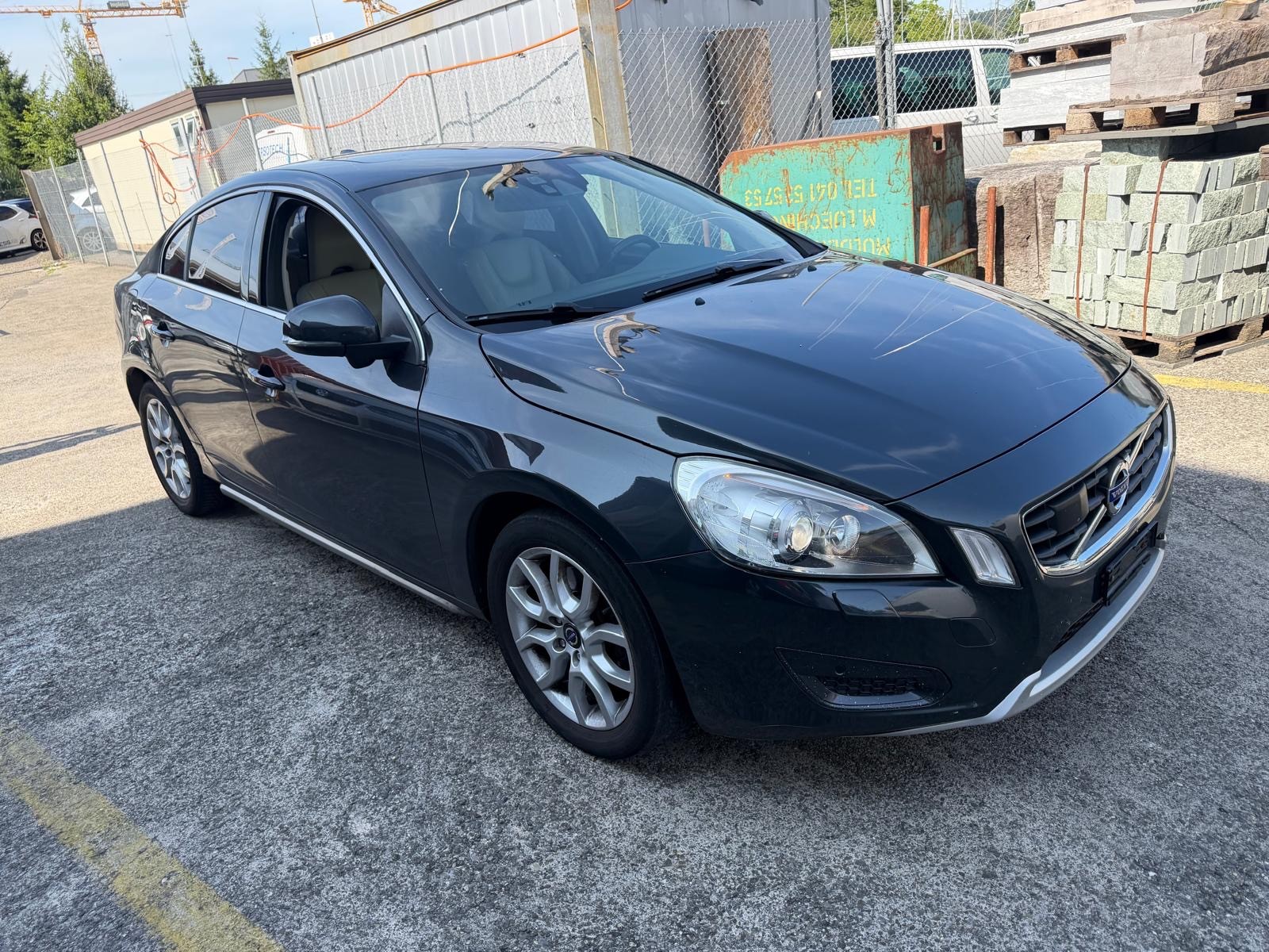 VOLVO S60 T5 Momentum Powershift-image-1