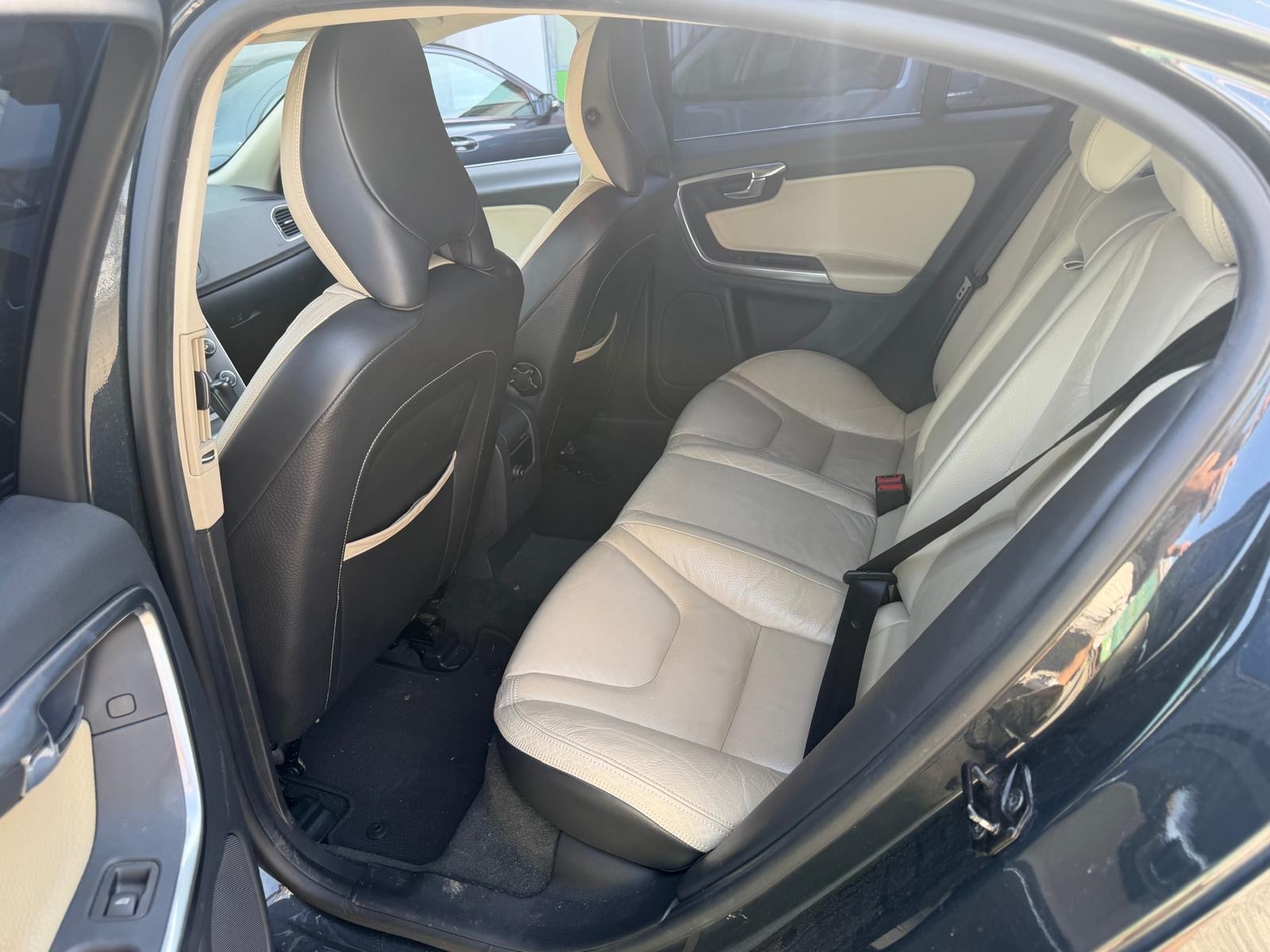 VOLVO S60 T5 Momentum Powershift-image-10