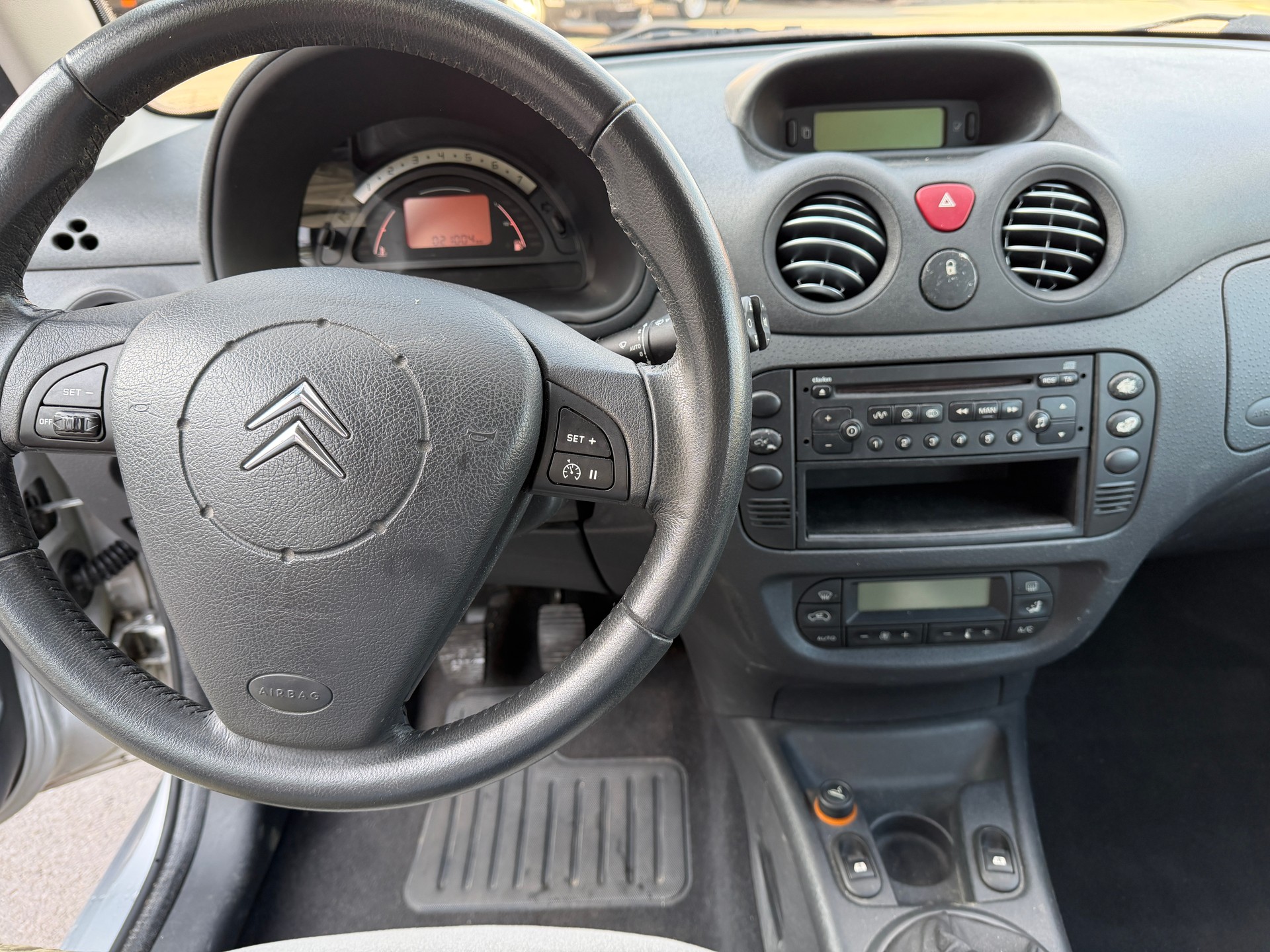 CITROEN C3 1.4i Exclusive-image-5